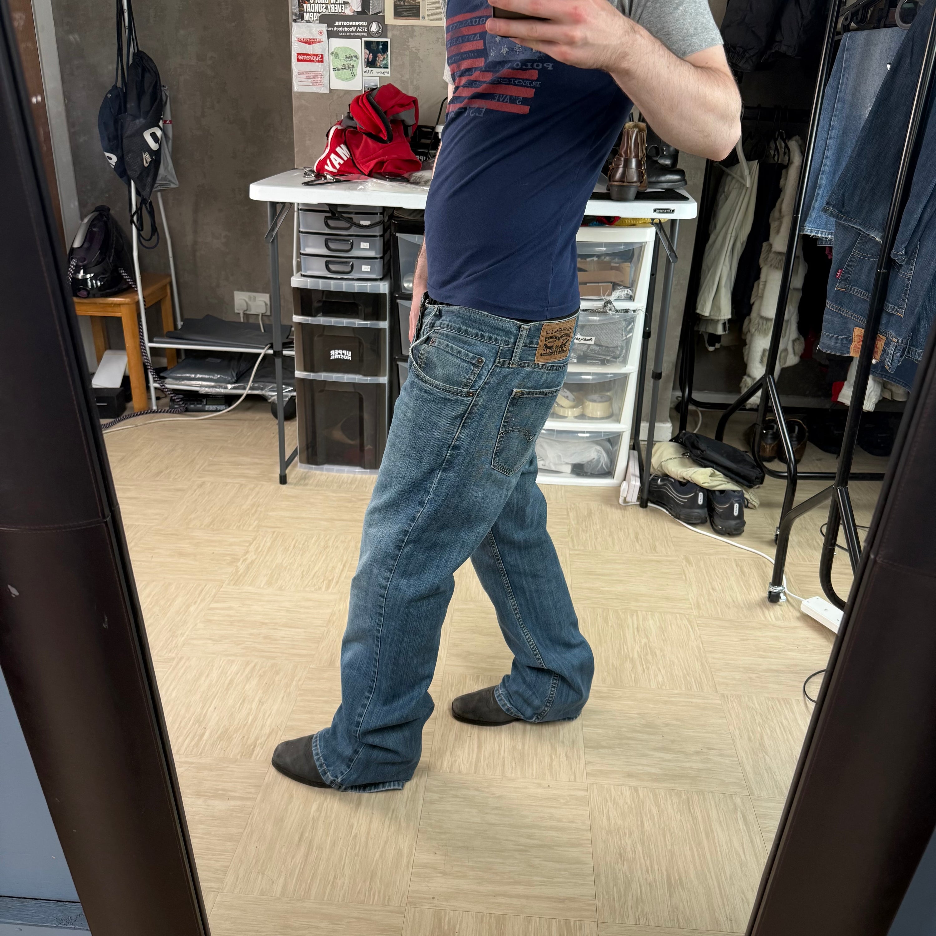 Levi's 2000's relaxed denim bootcut jeans (M)