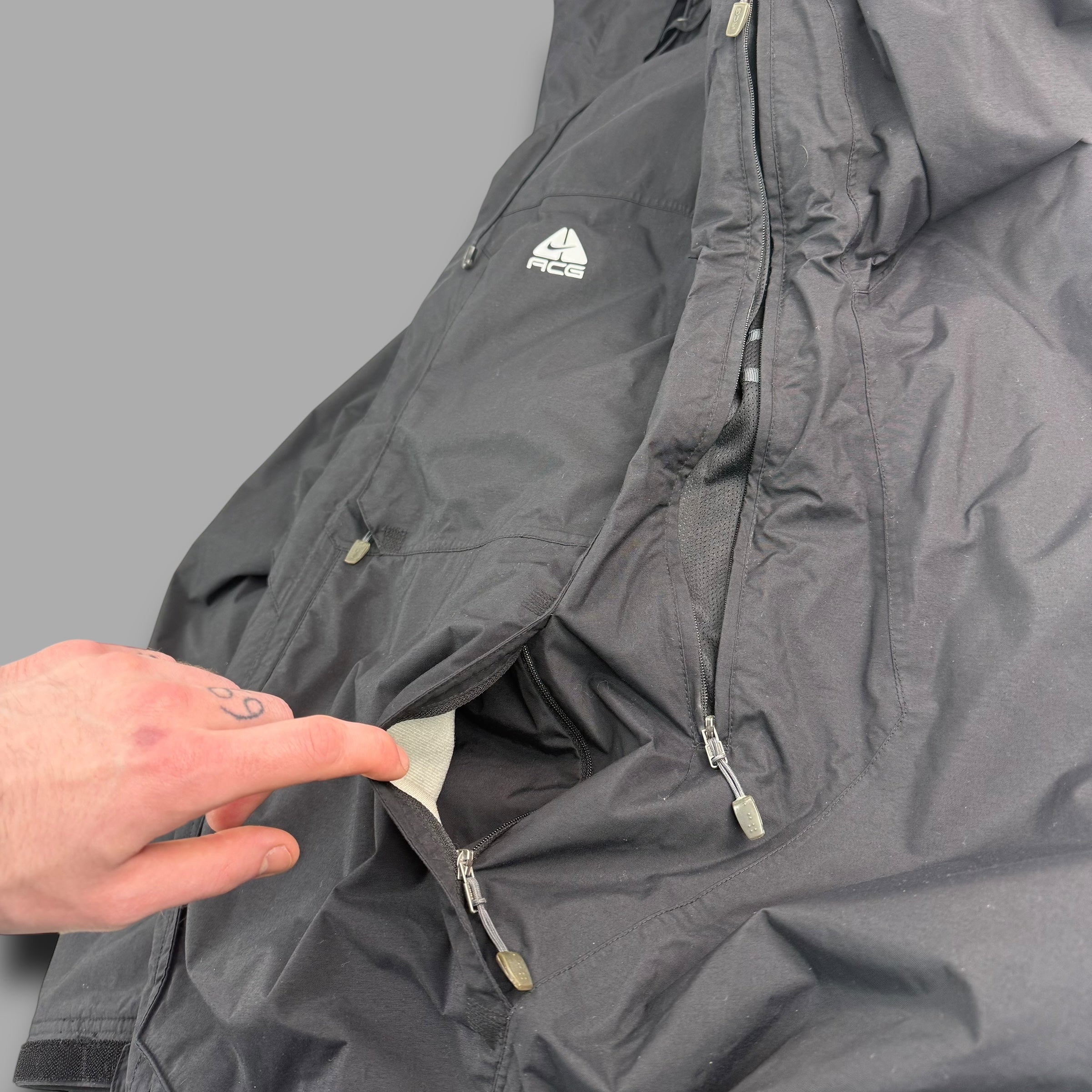 Nike ACG 2000's technical multi-pocket shell jacket (L)