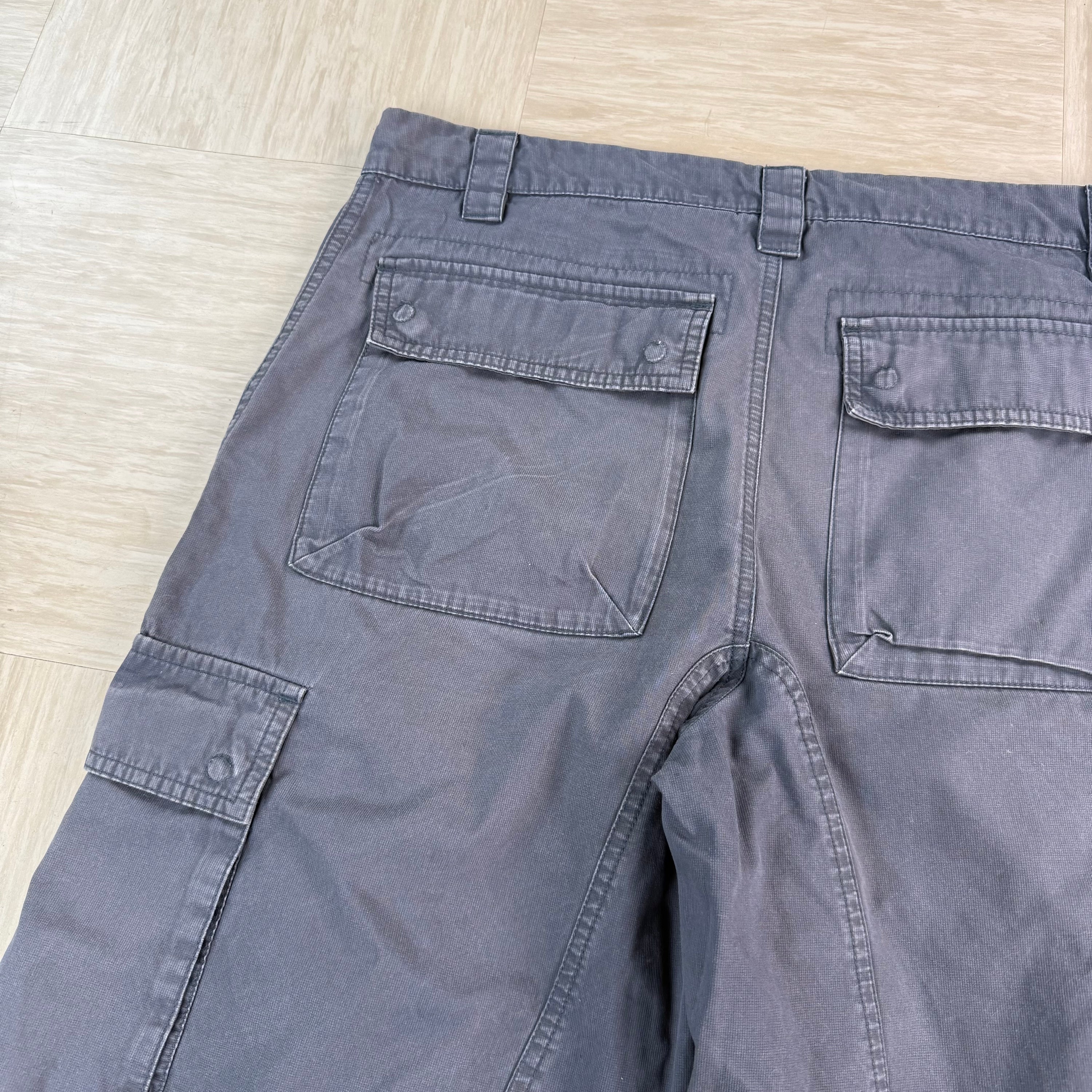 Nike 2000's baggy wide leg cargo shorts (M)