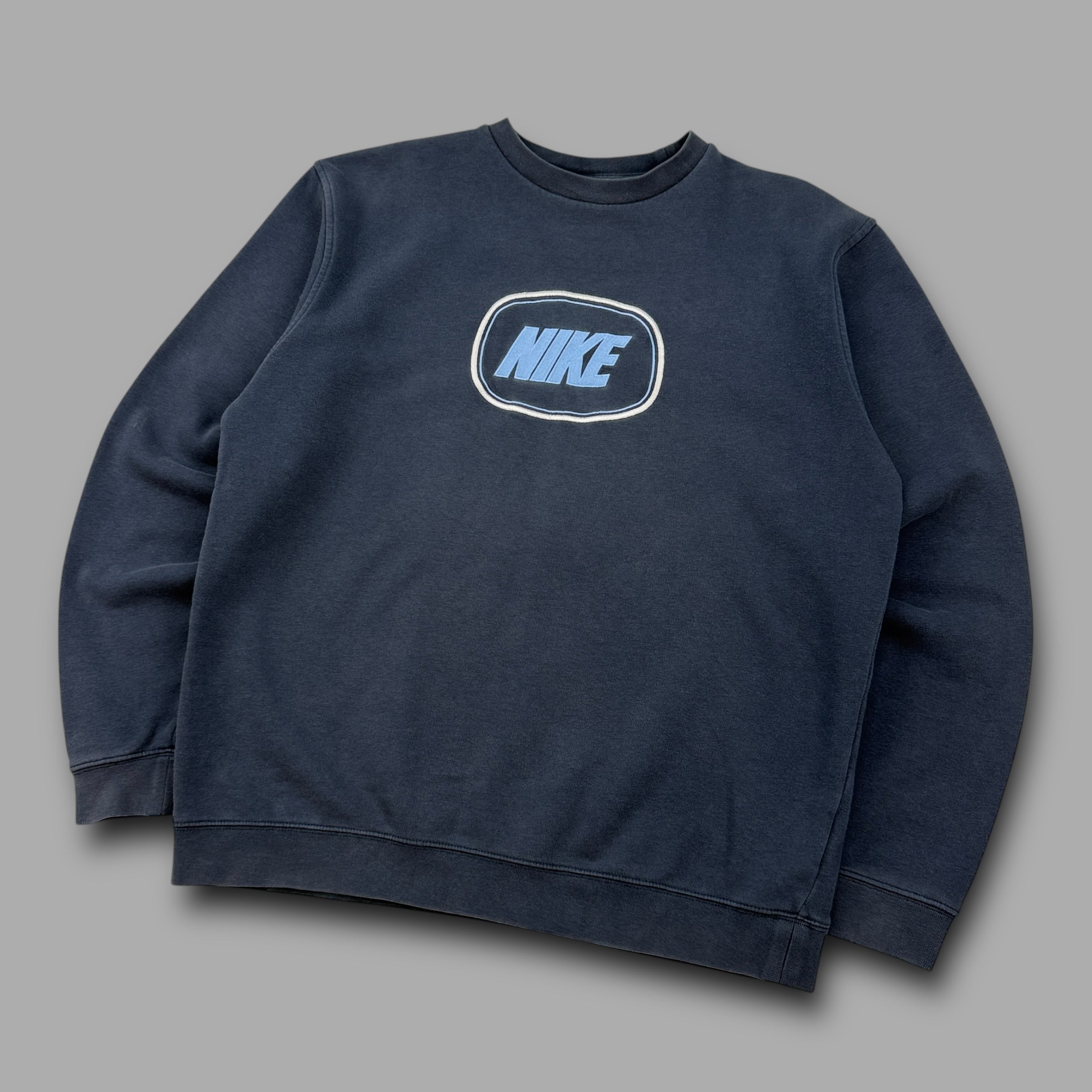 Nike 2000's graphic spellout embroidered sweatshirt (M)