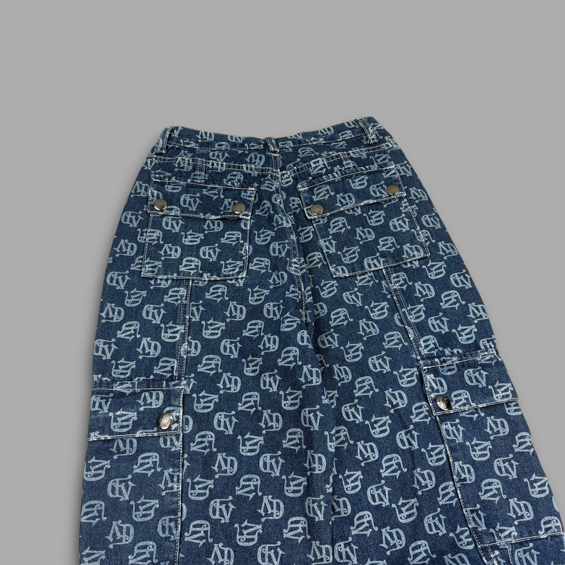 Von Dutch 2000's baggy monogram cargo jeans (M)