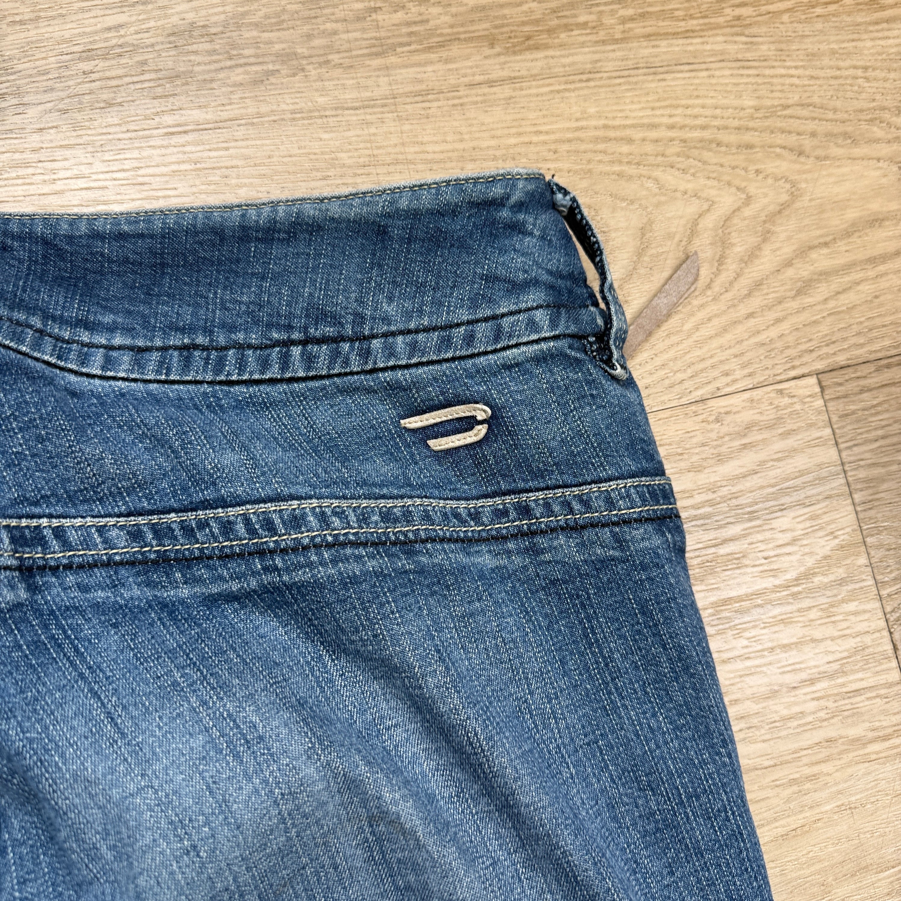 Diesel 2000's fitted lowrise bootcut jeans (S-M)