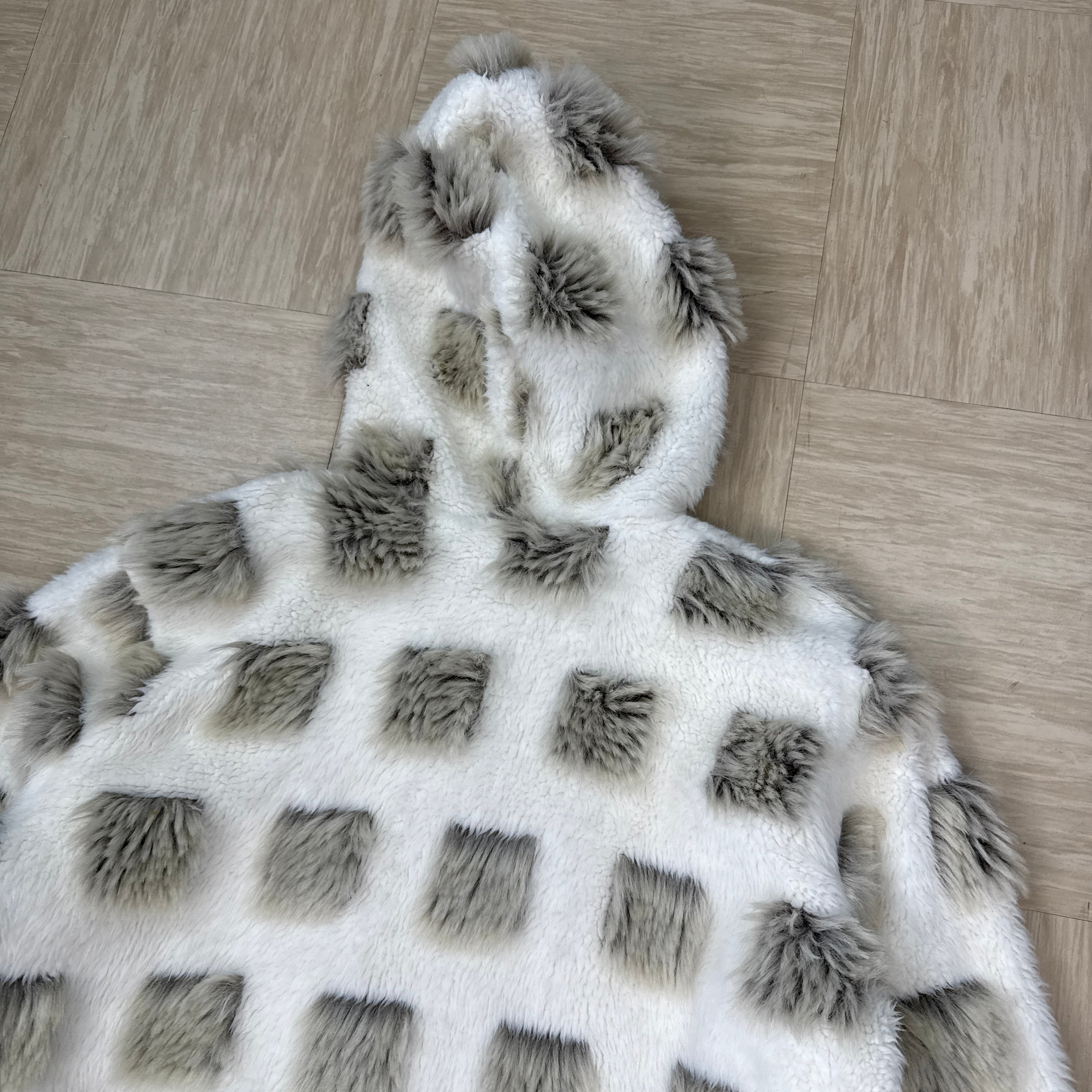 Tog24 2000's faux fur block yeti jacket (M)
