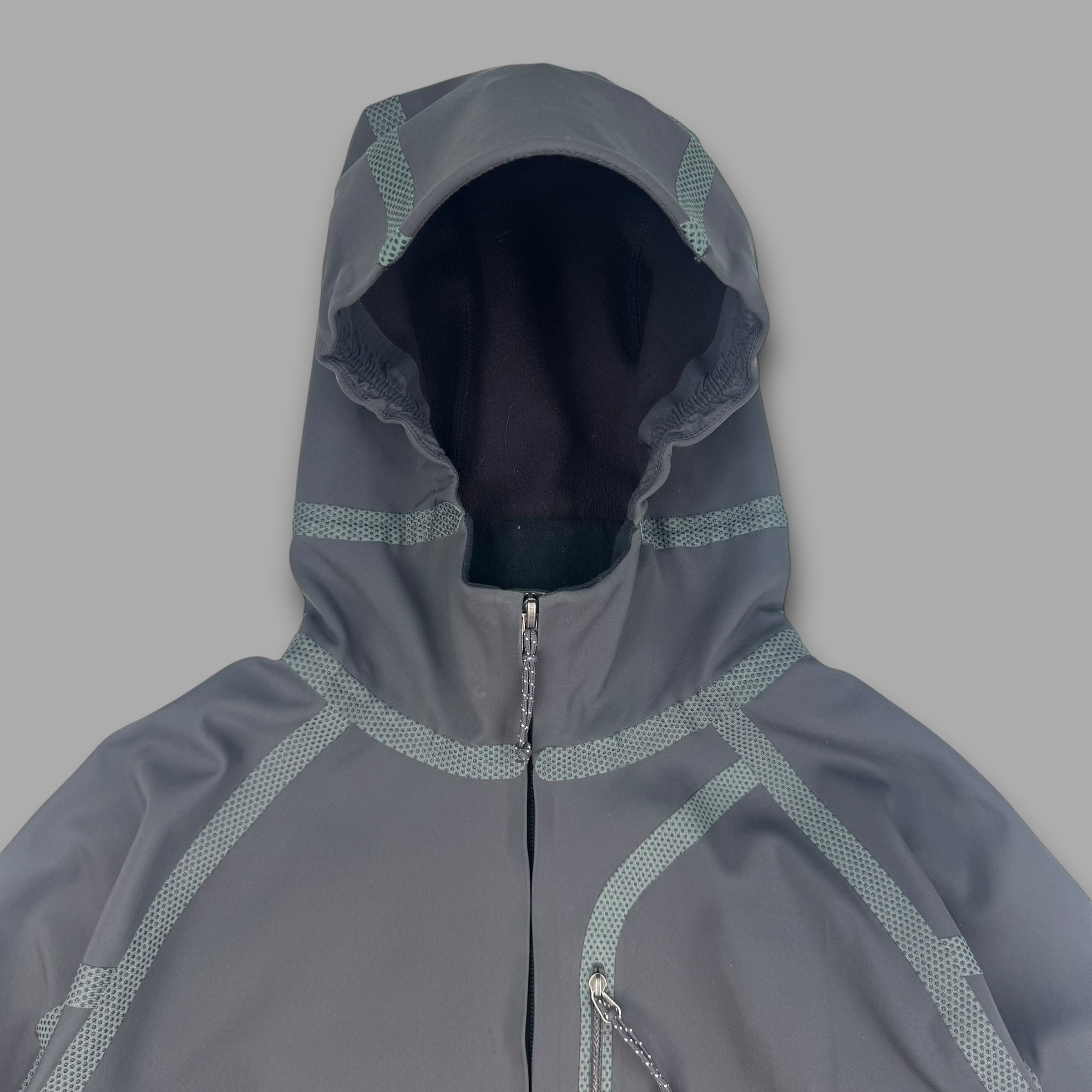 Mountain hardwear 2000's conduit taped seams nylon softshell jacket (S)