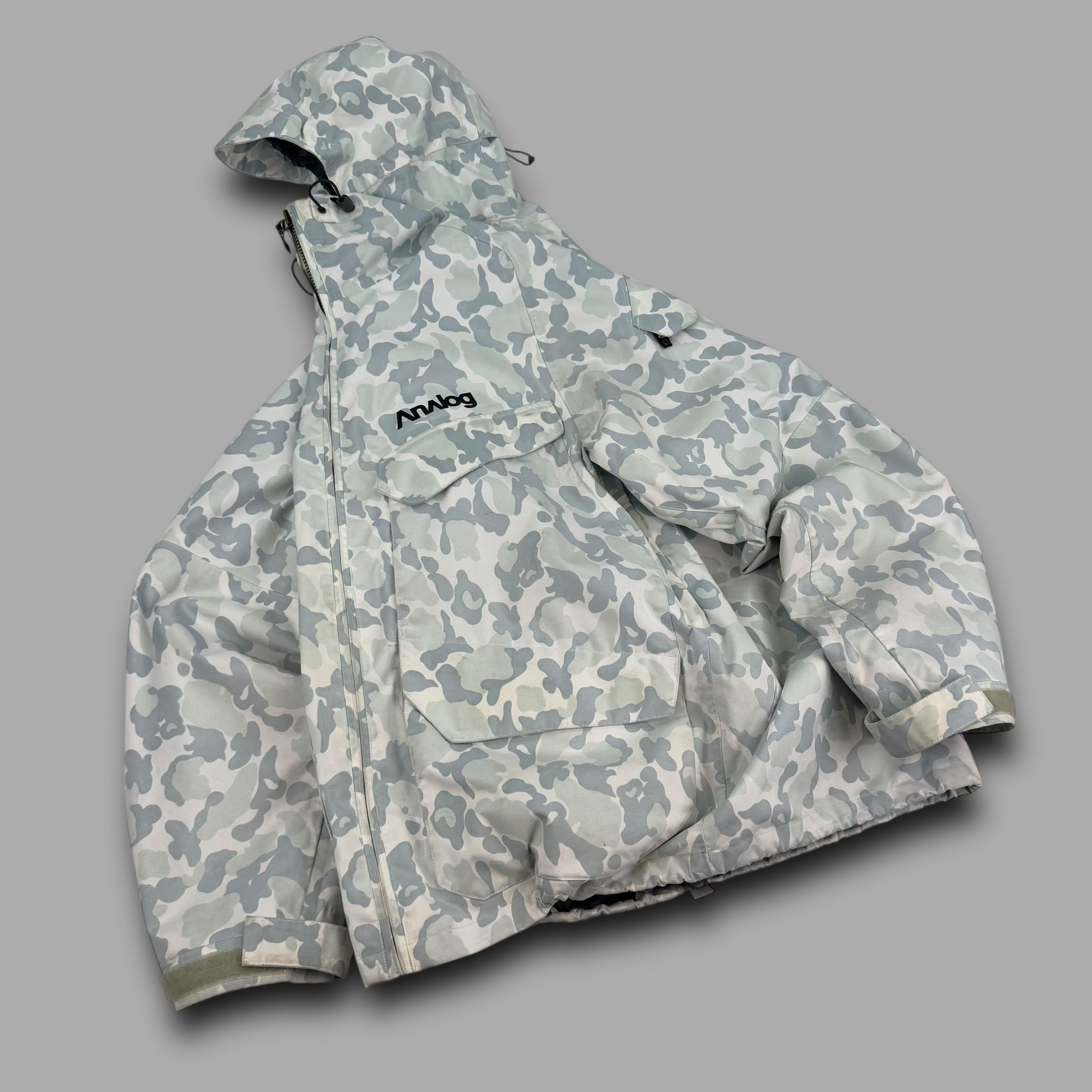 Burton Analog 2000's technical vented camo print hardshell ski jacket (XL)