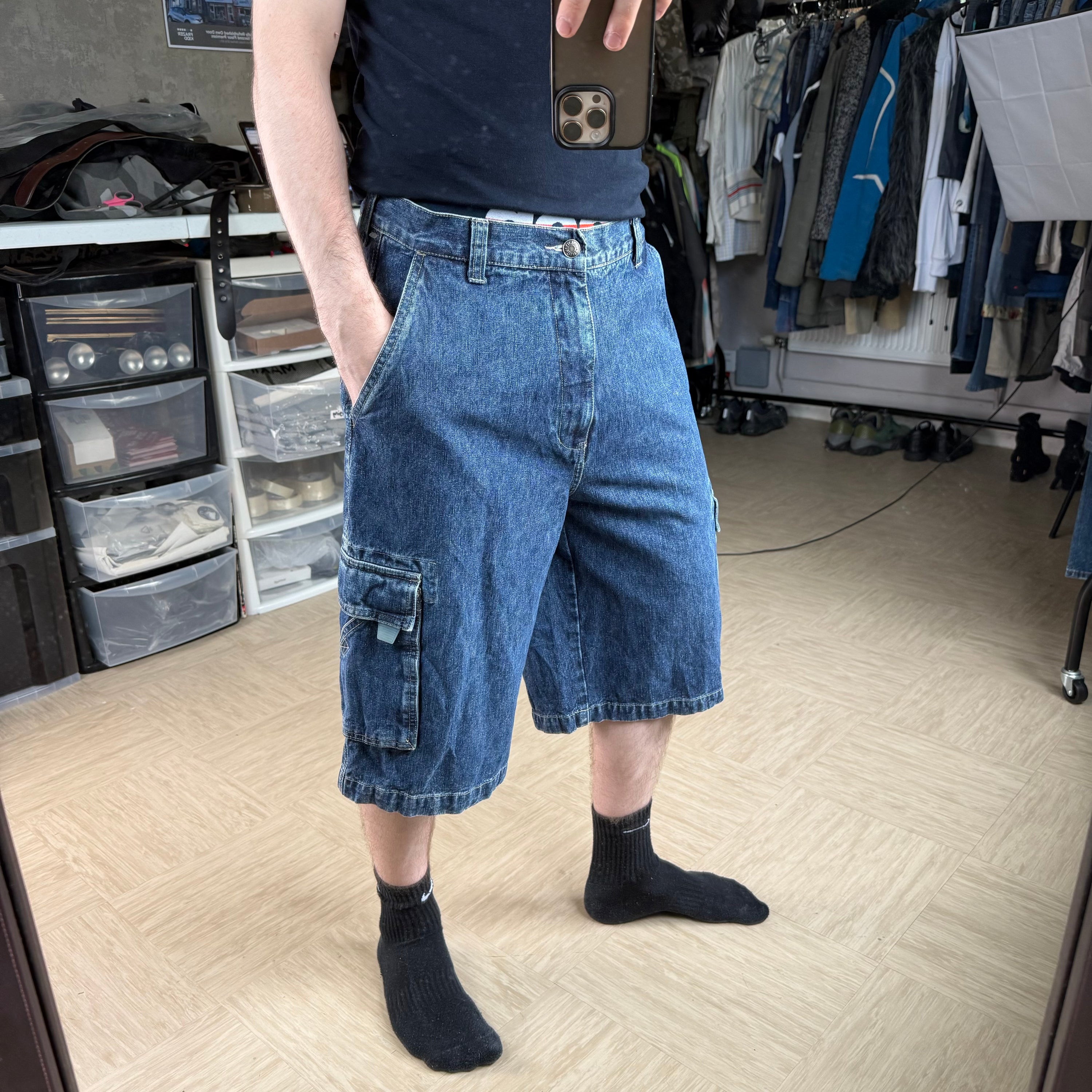 Vintage utility 2000's baggy dark denim cargo jorts (S-M)
