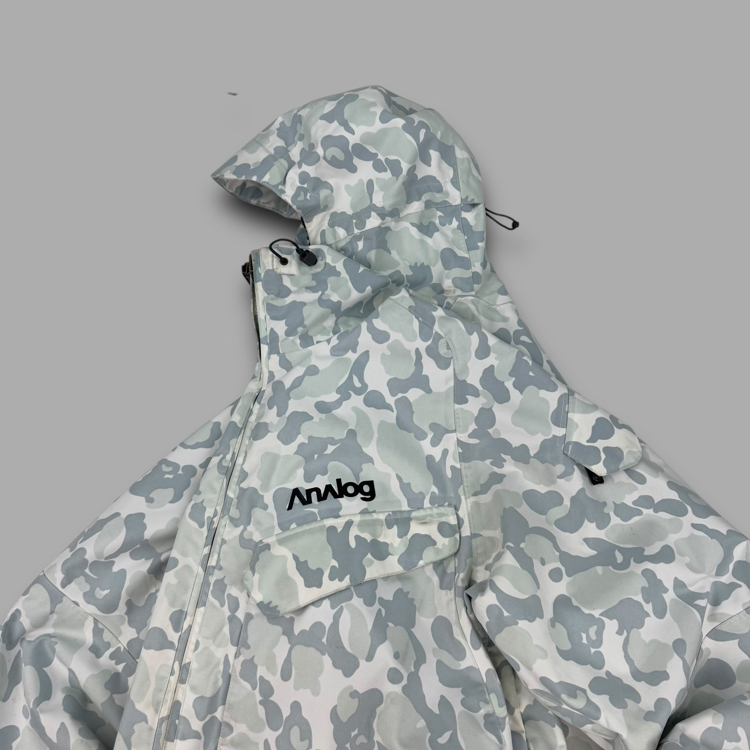 Burton Analog 2000's technical vented camo print hardshell ski jacket (XL)