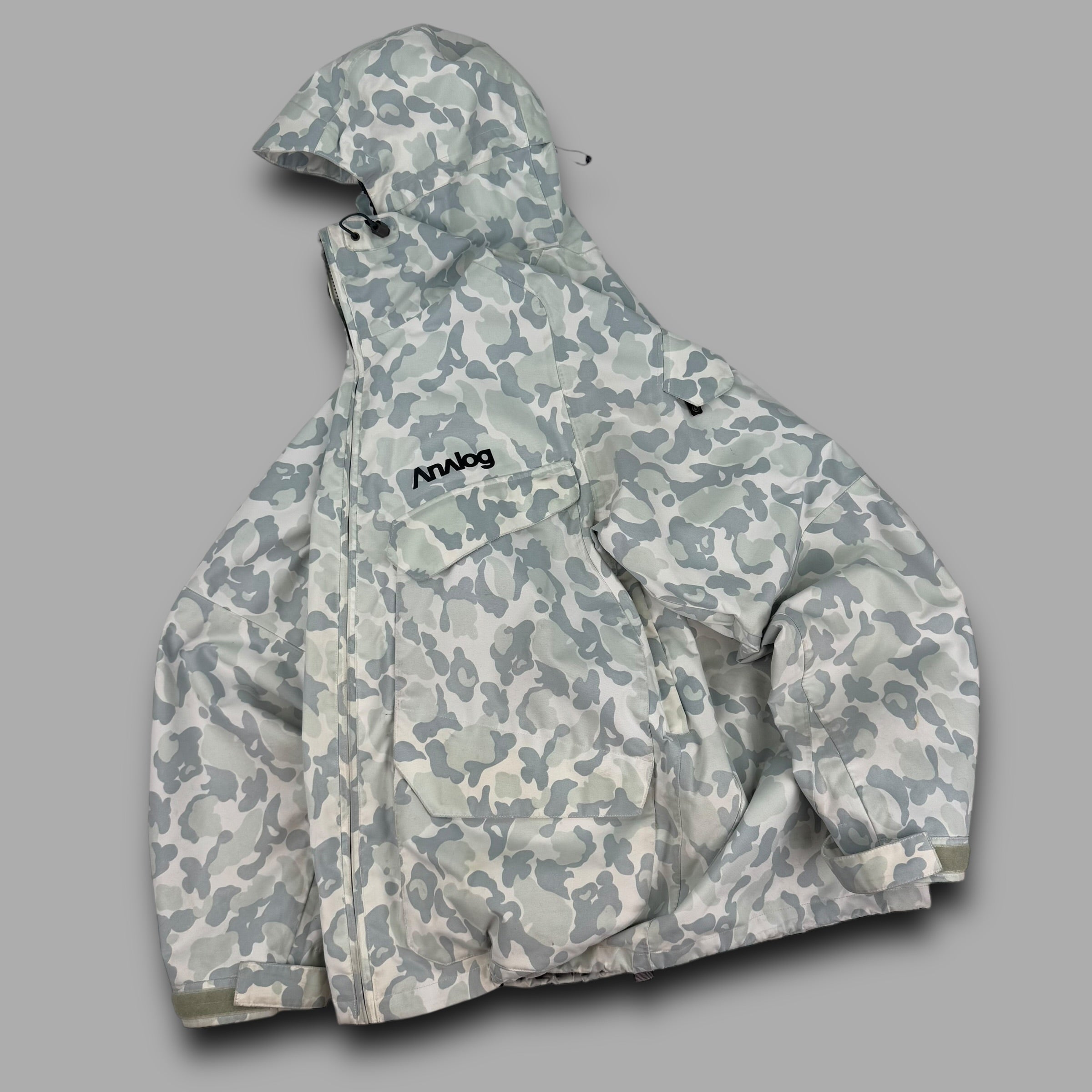 Burton Analog 2000's technical vented camo print hardshell ski jacket (XL)