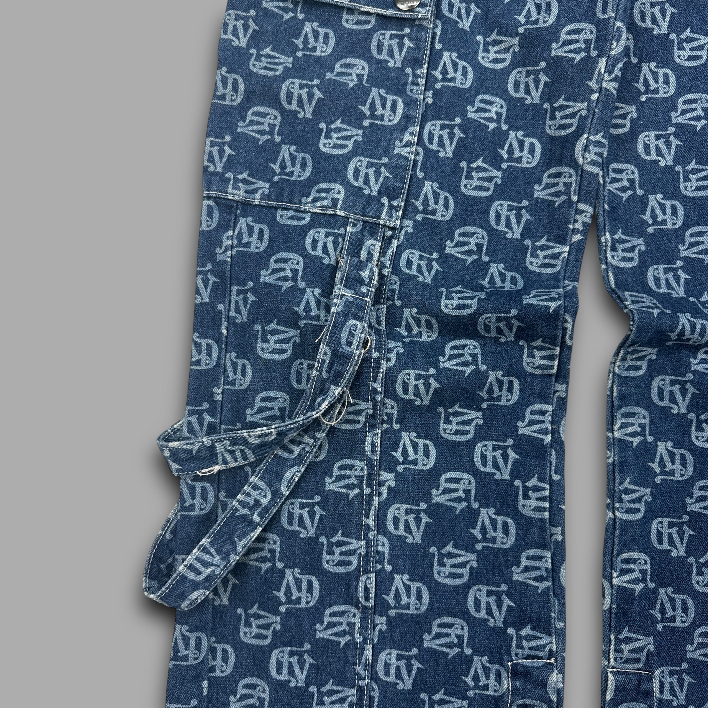 Von Dutch 2000's baggy monogram cargo jeans (M)