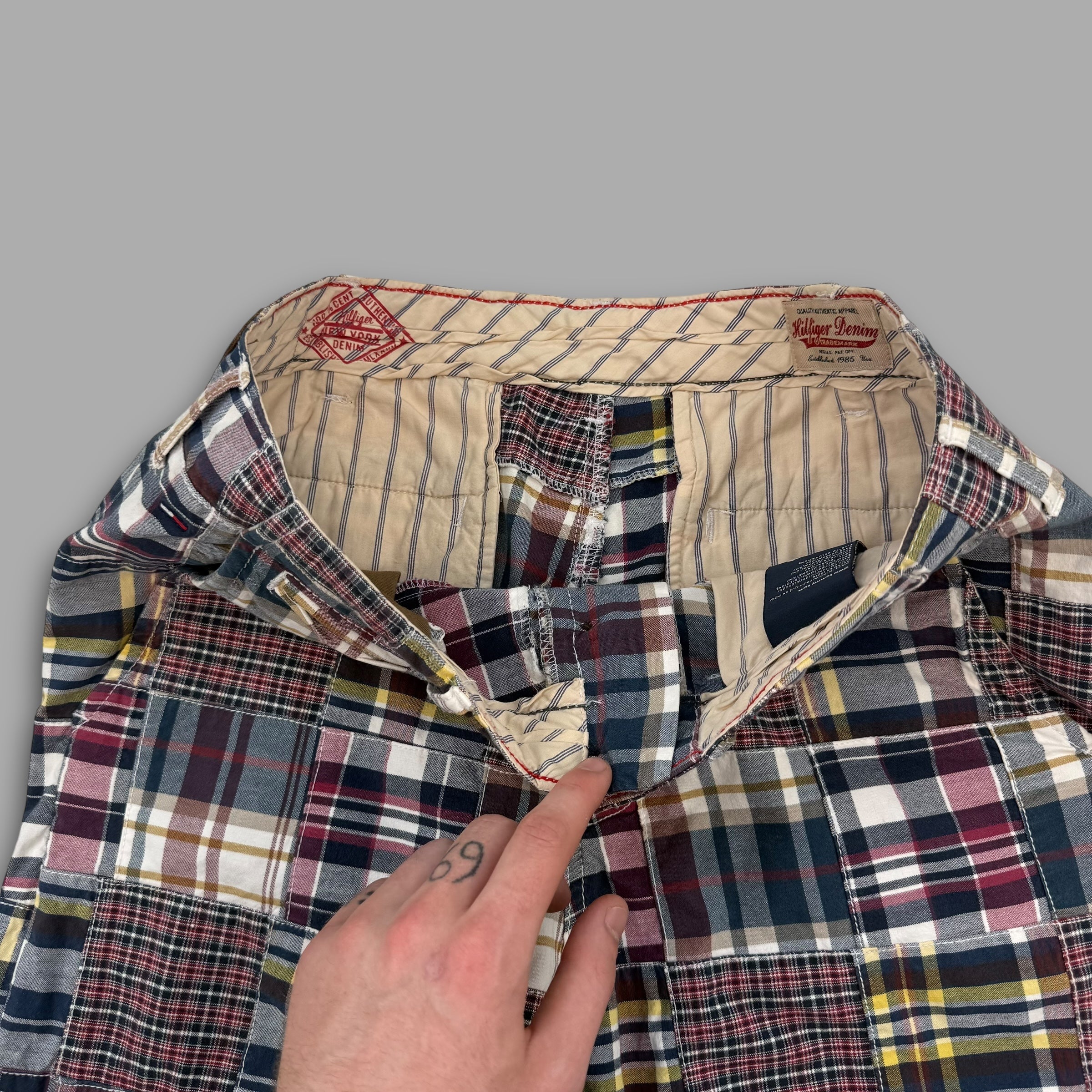 Tommy Hilfiger 2000's plaid patchwork shorts (S-M)