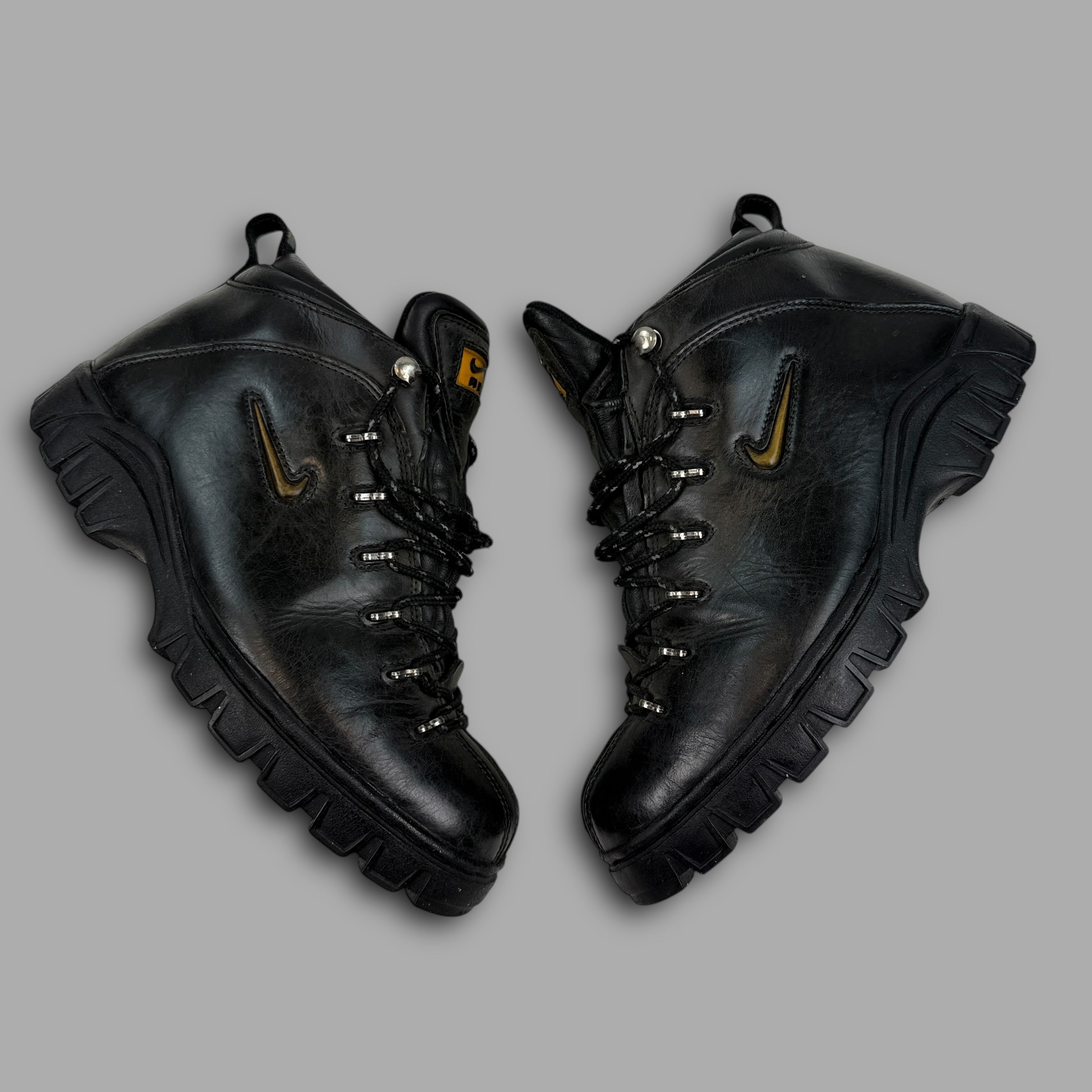 Nike ACG 1999 gimli black leather hiking boot (UK7)