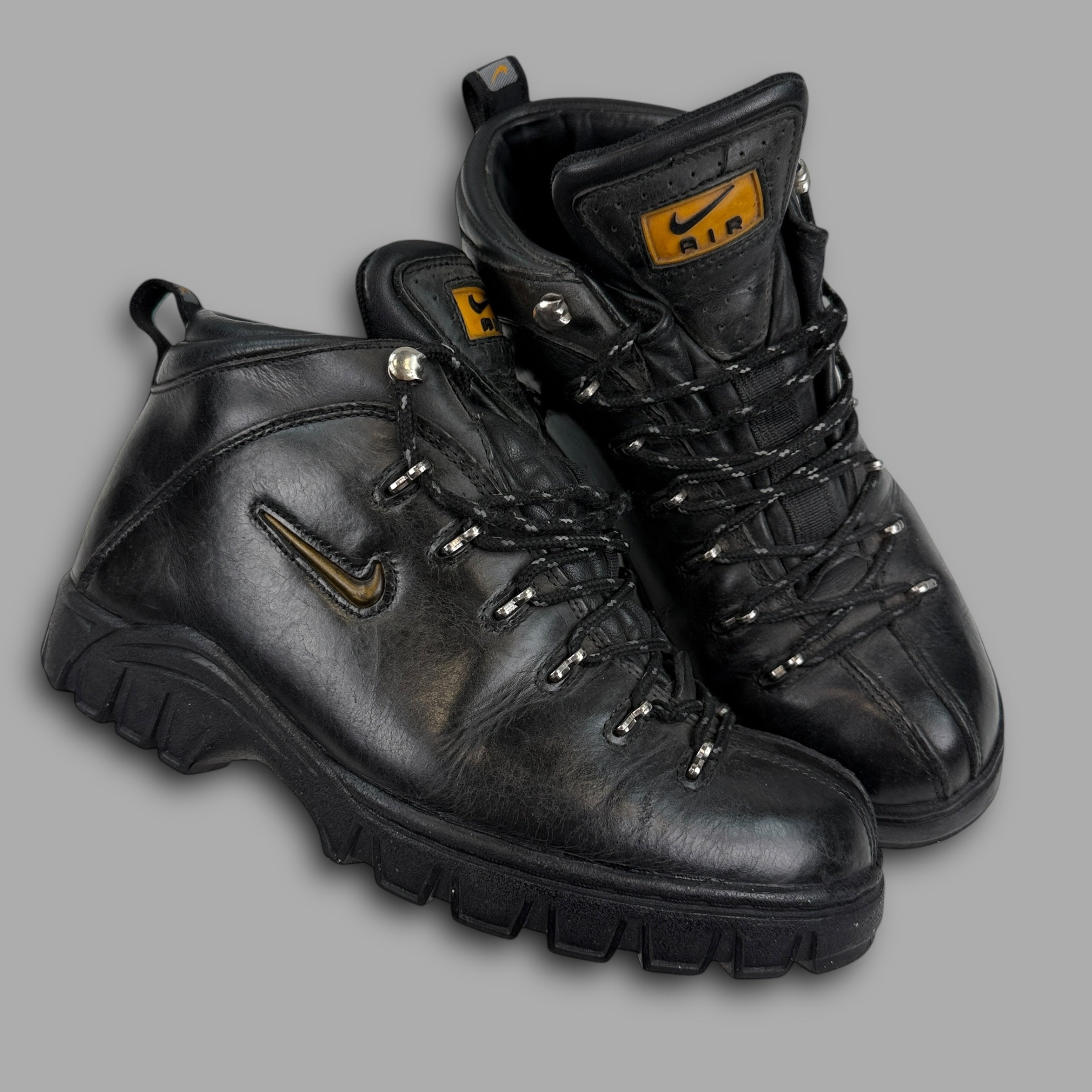 Nike ACG 1999 gimli black leather hiking boot (UK7)