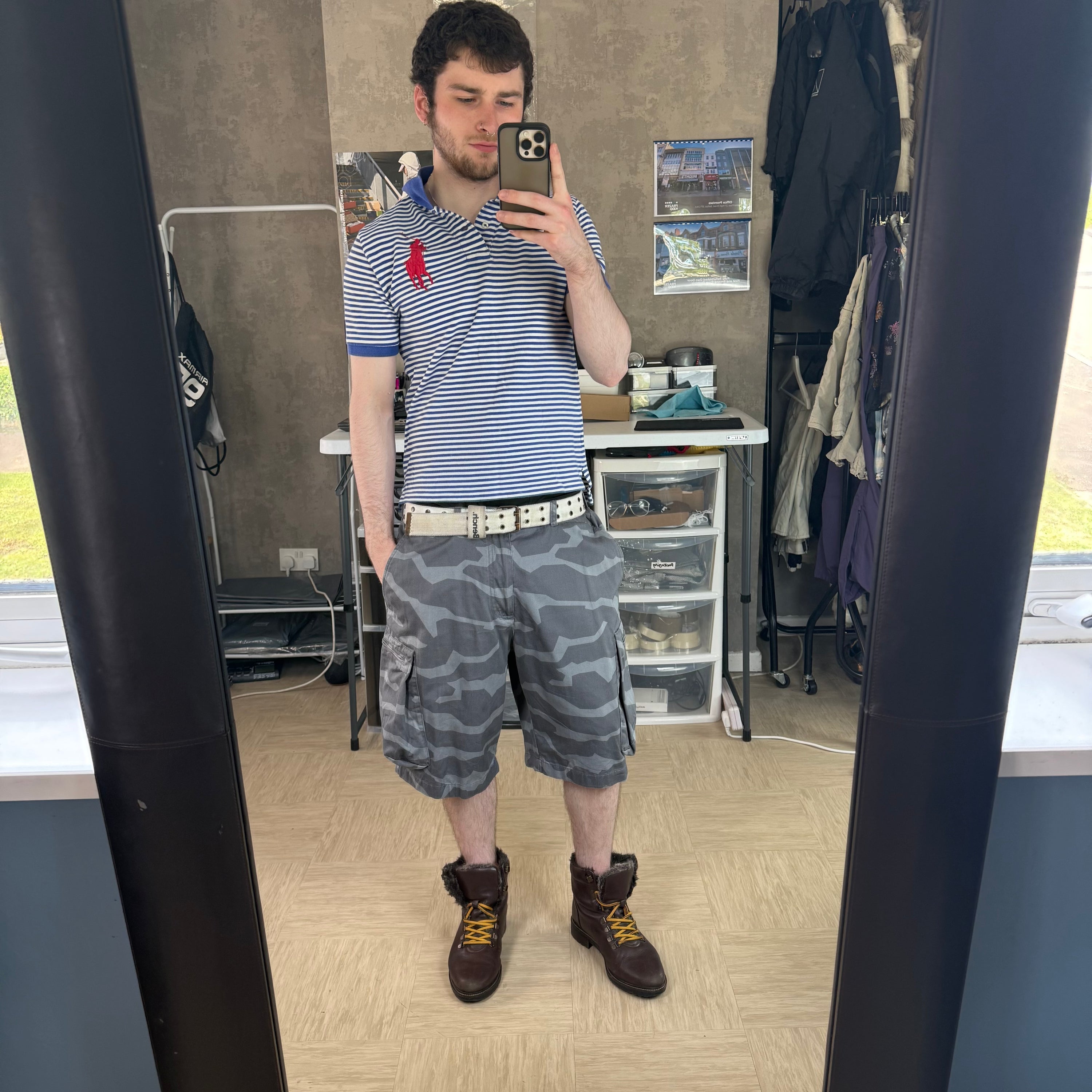 Nike 2000's baggy wide leg camo cargo shorts (L)