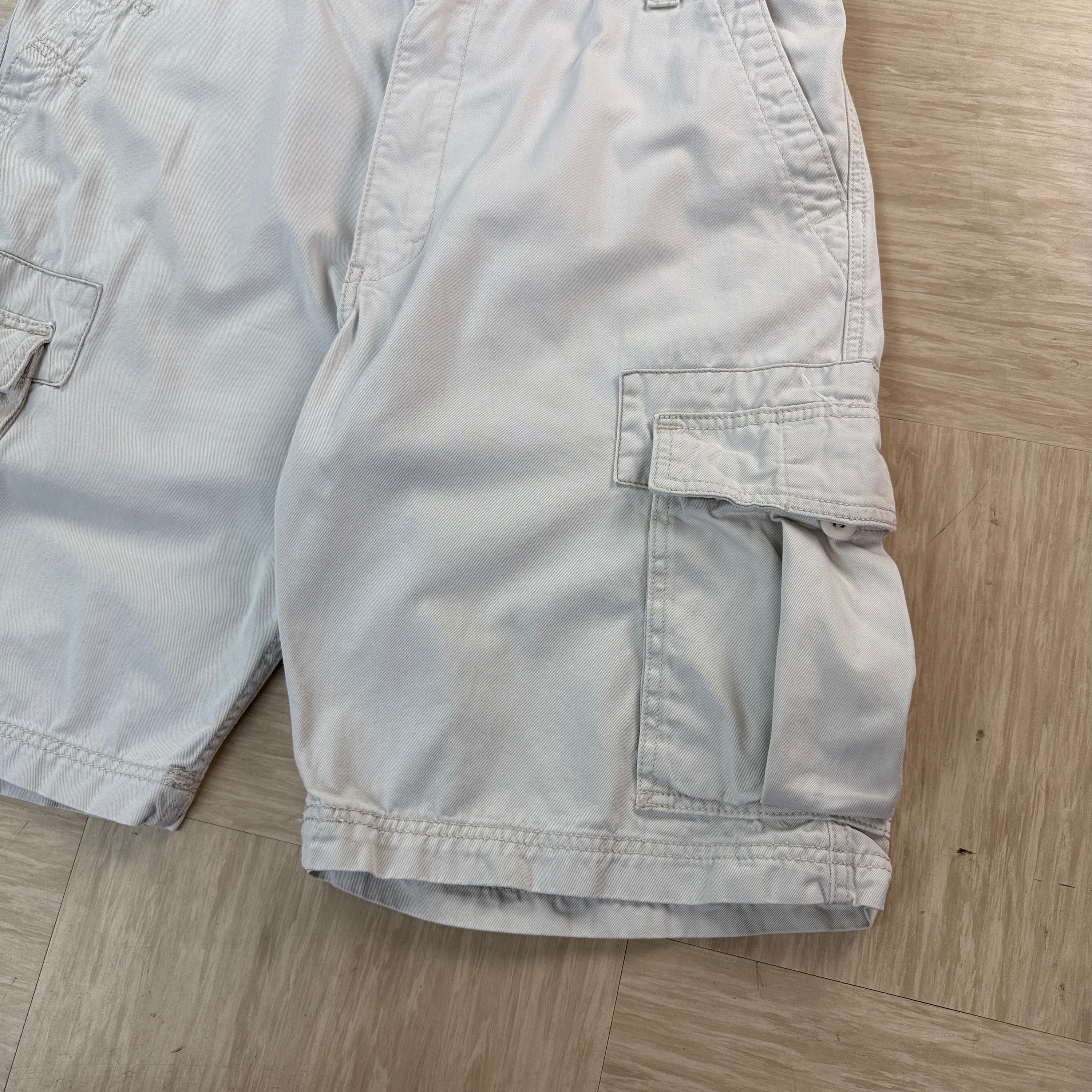Levi's 2000's relaxed fit baggy cargo shorts (XL)