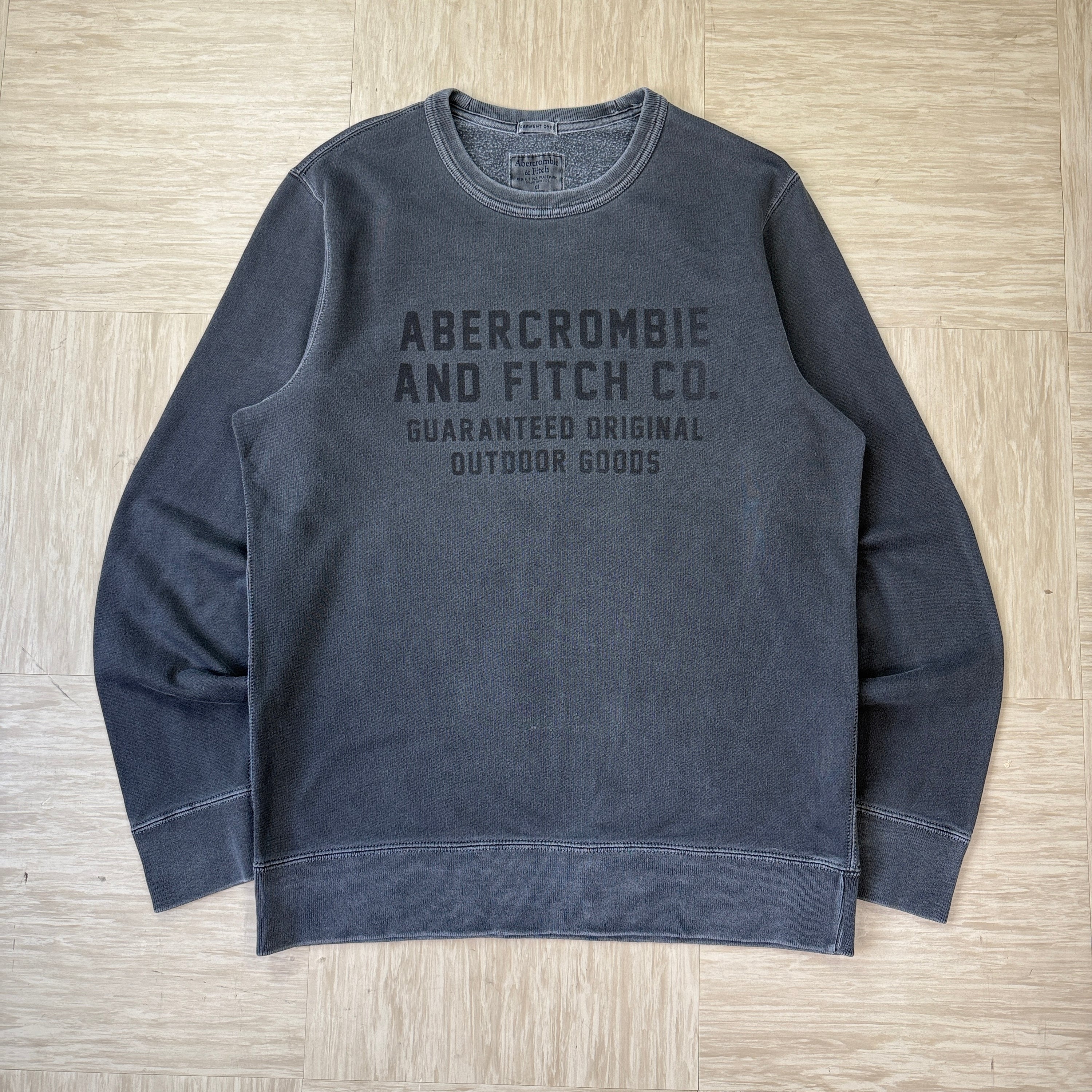 Abercrombie and fitch 2000's garment dyed pullover sweatshirt (XS)