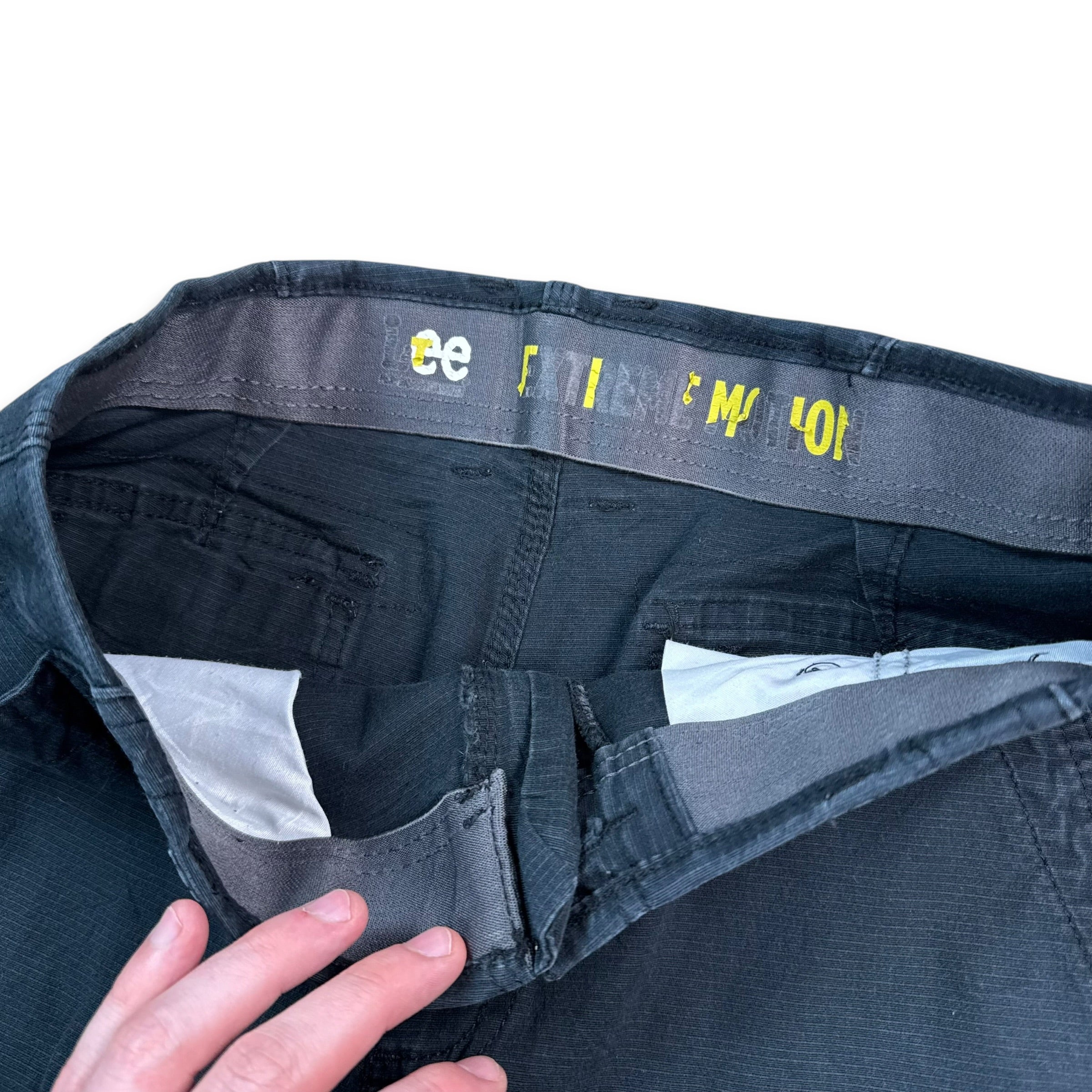 Lee motion 2000's baggy cargo shorts (XS)