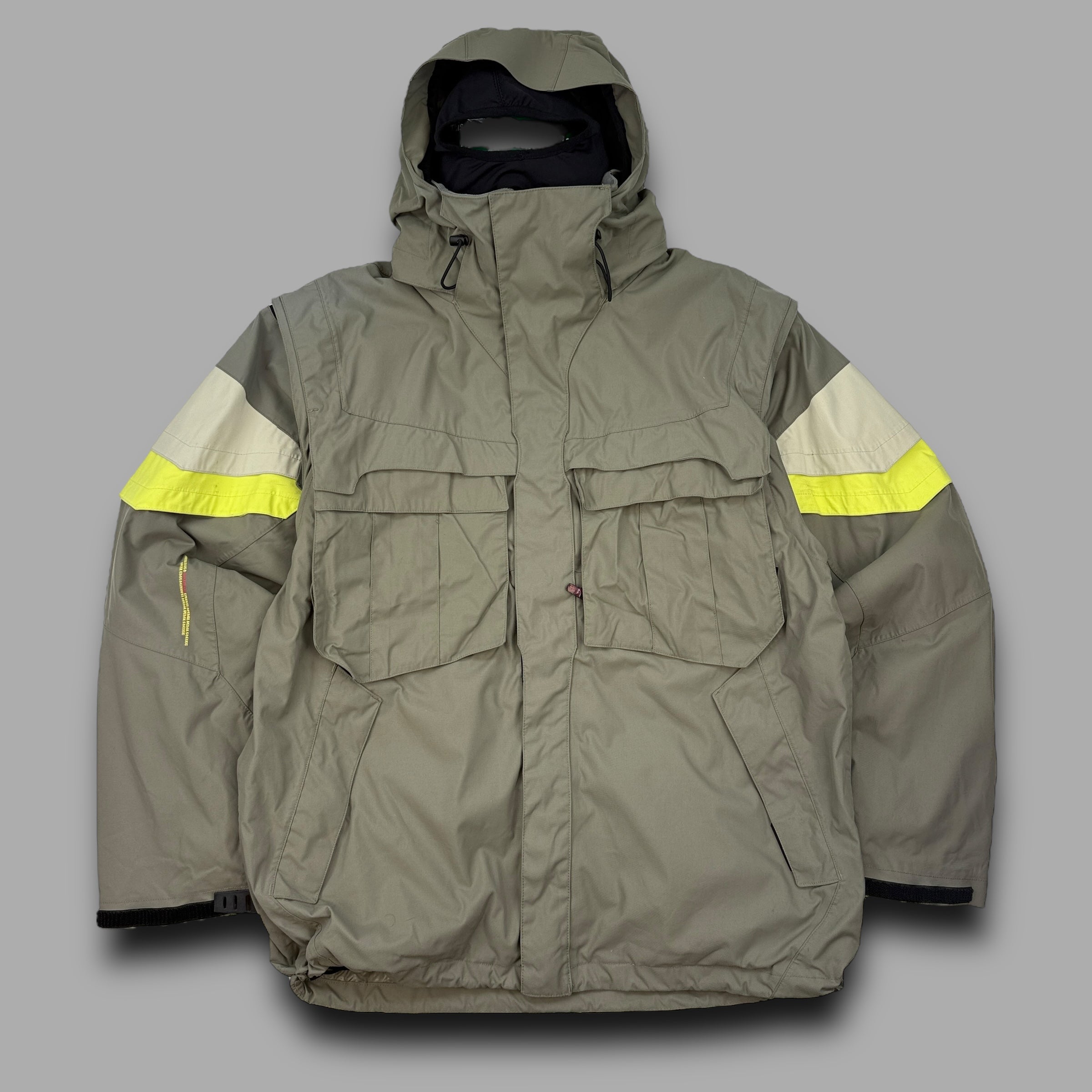 Quiksilver endurance series 2000's technical multi-pocket panelled ski jacket (L)