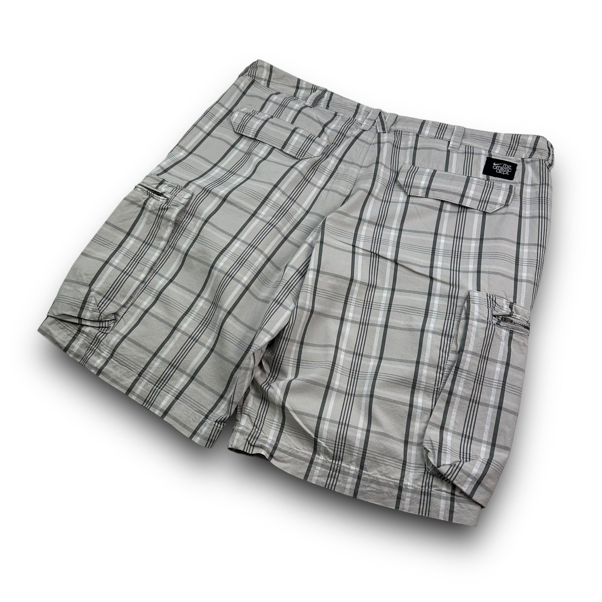 Nike 2000's baggy plaid cargo shorts (L)