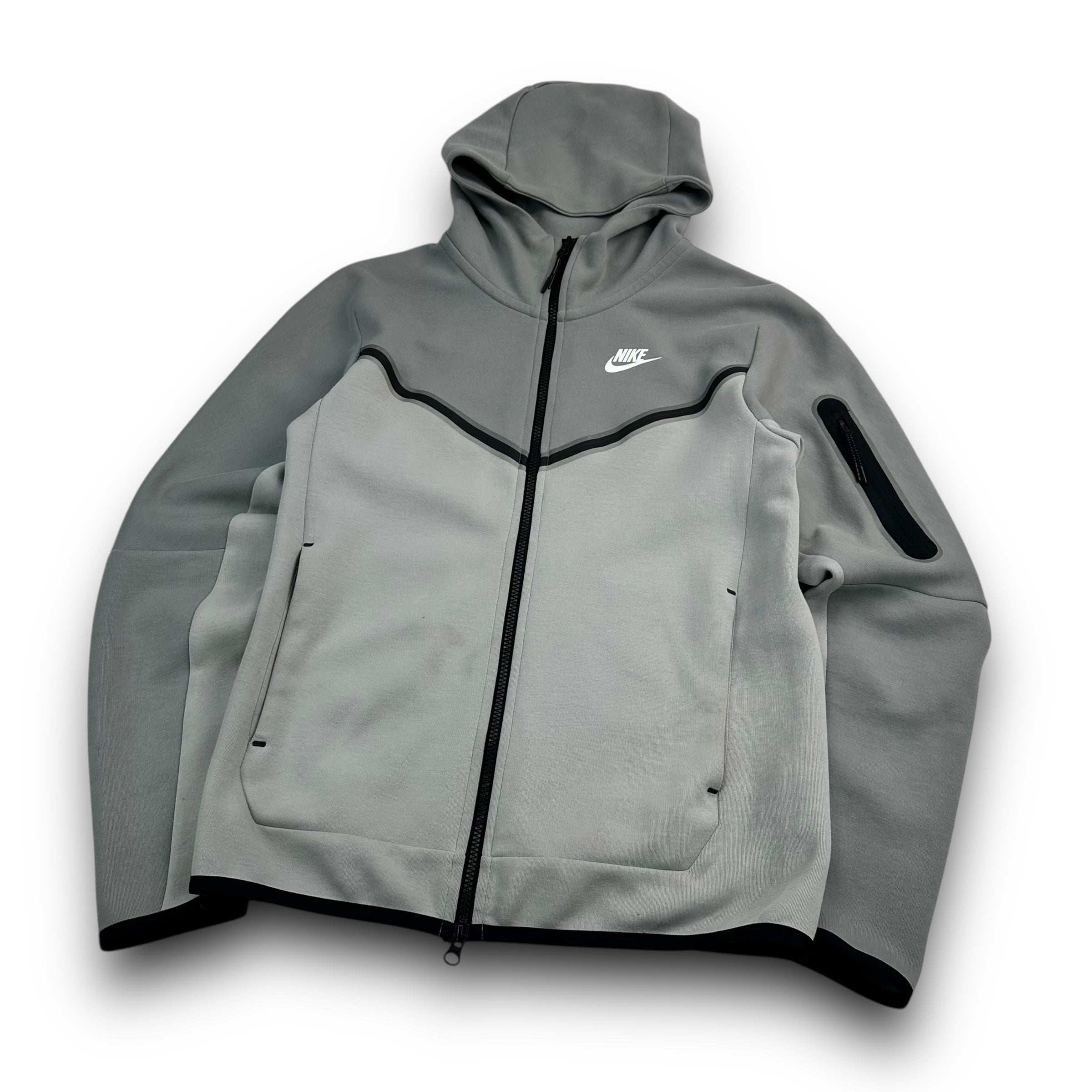 Nike tech fleece (XS)