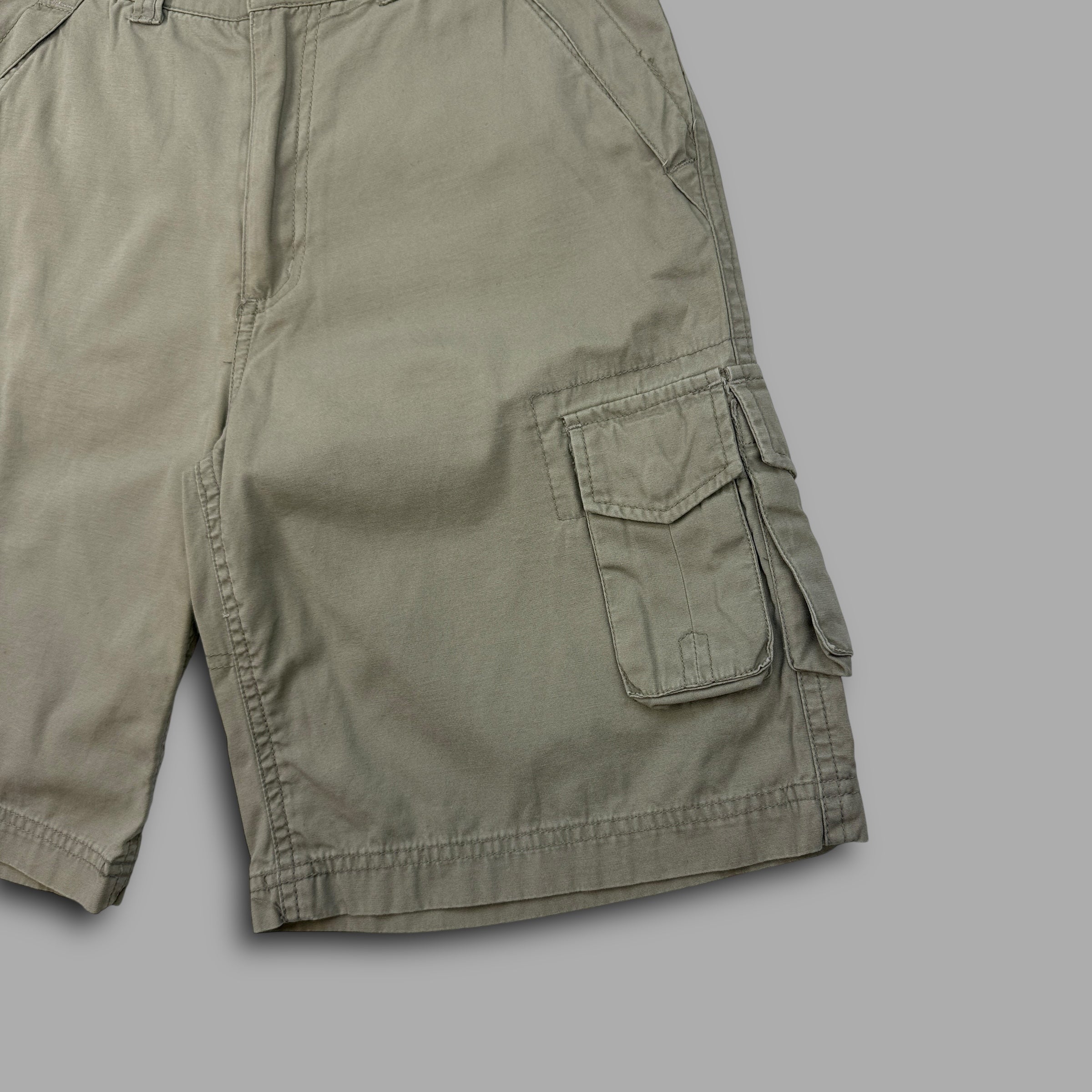 Airwalk 2000's baggy multi-pocket cargo shorts (XS-S)