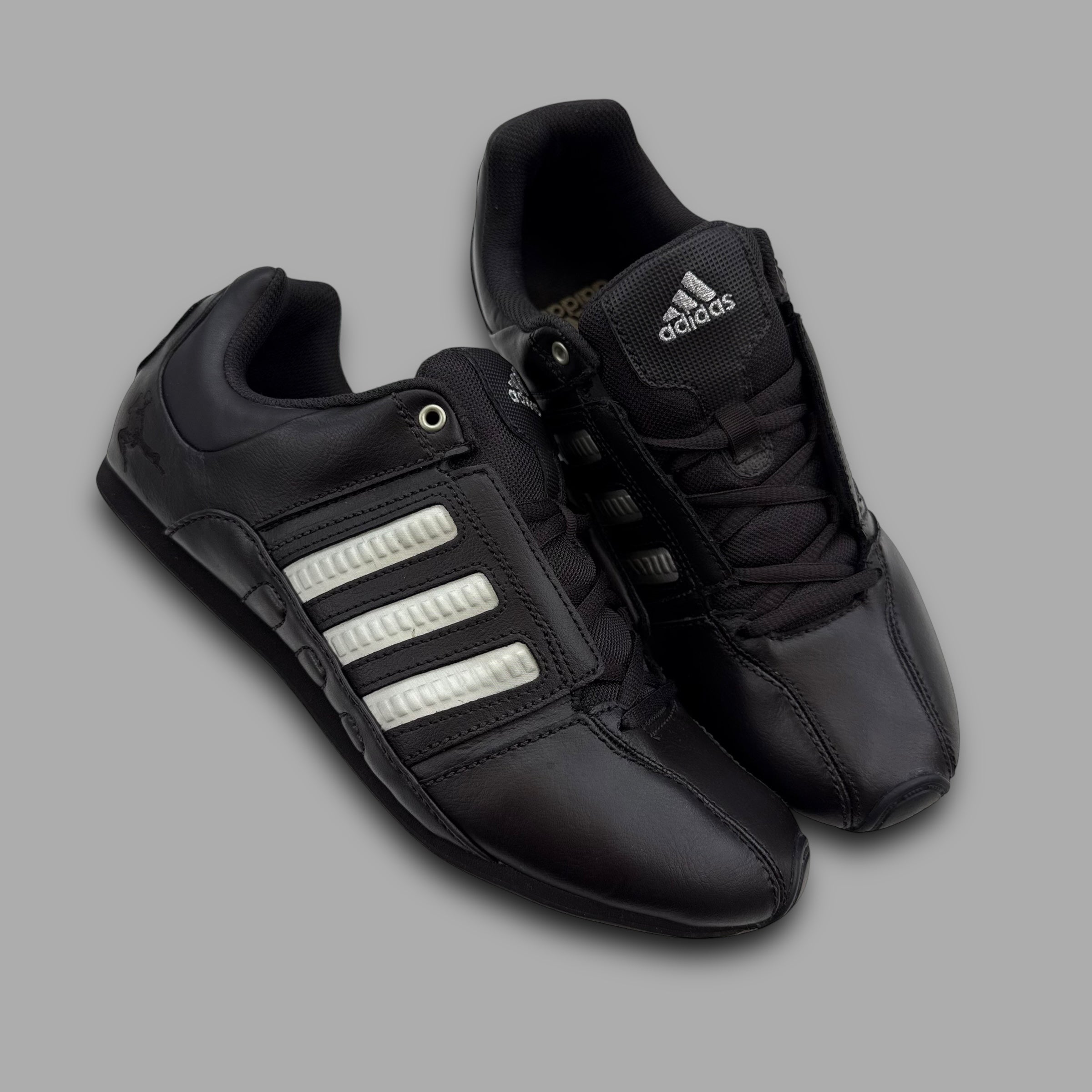 Adidas 2009 panelled martial arts shoe (UK8)