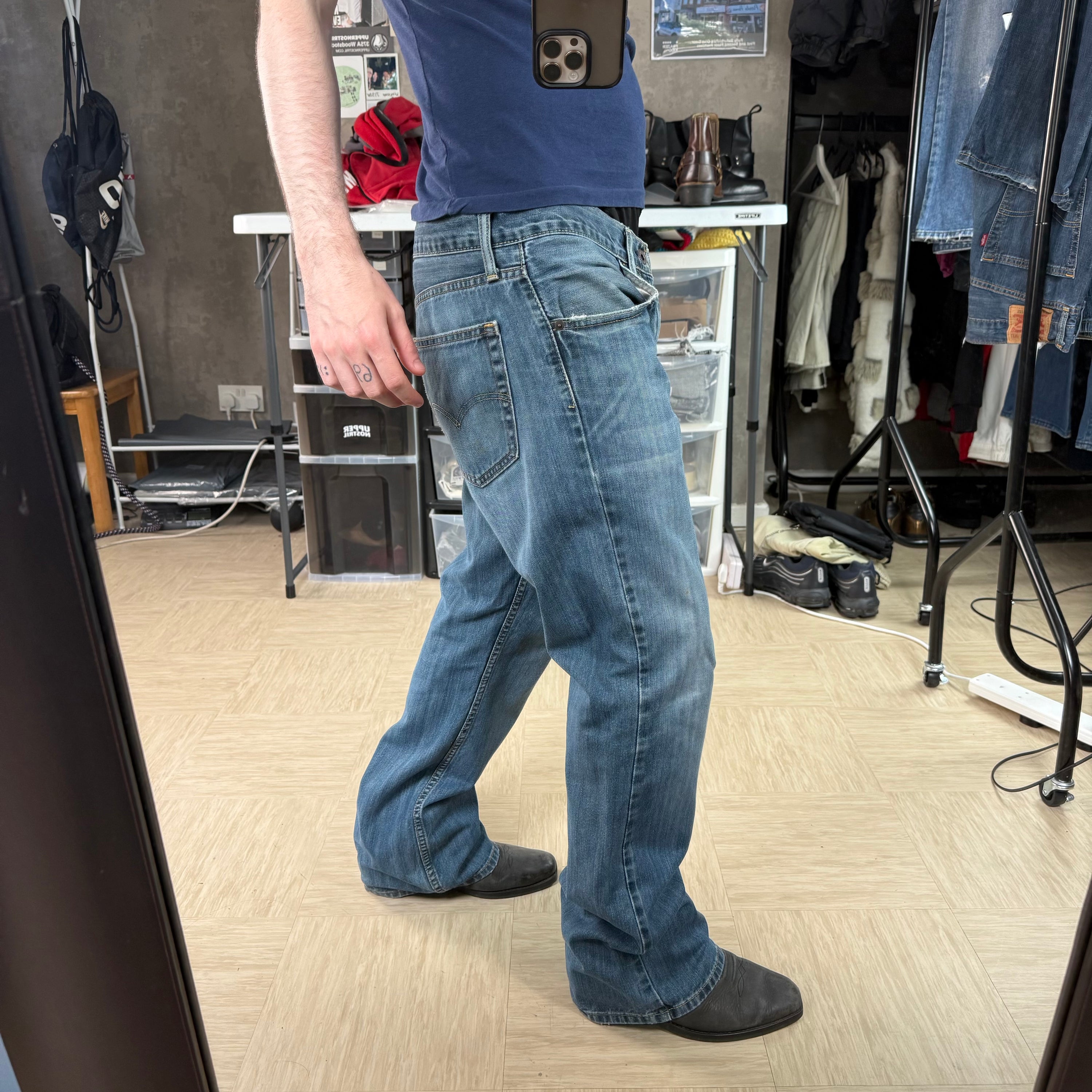 Levi's 2000's relaxed denim bootcut jeans (M)