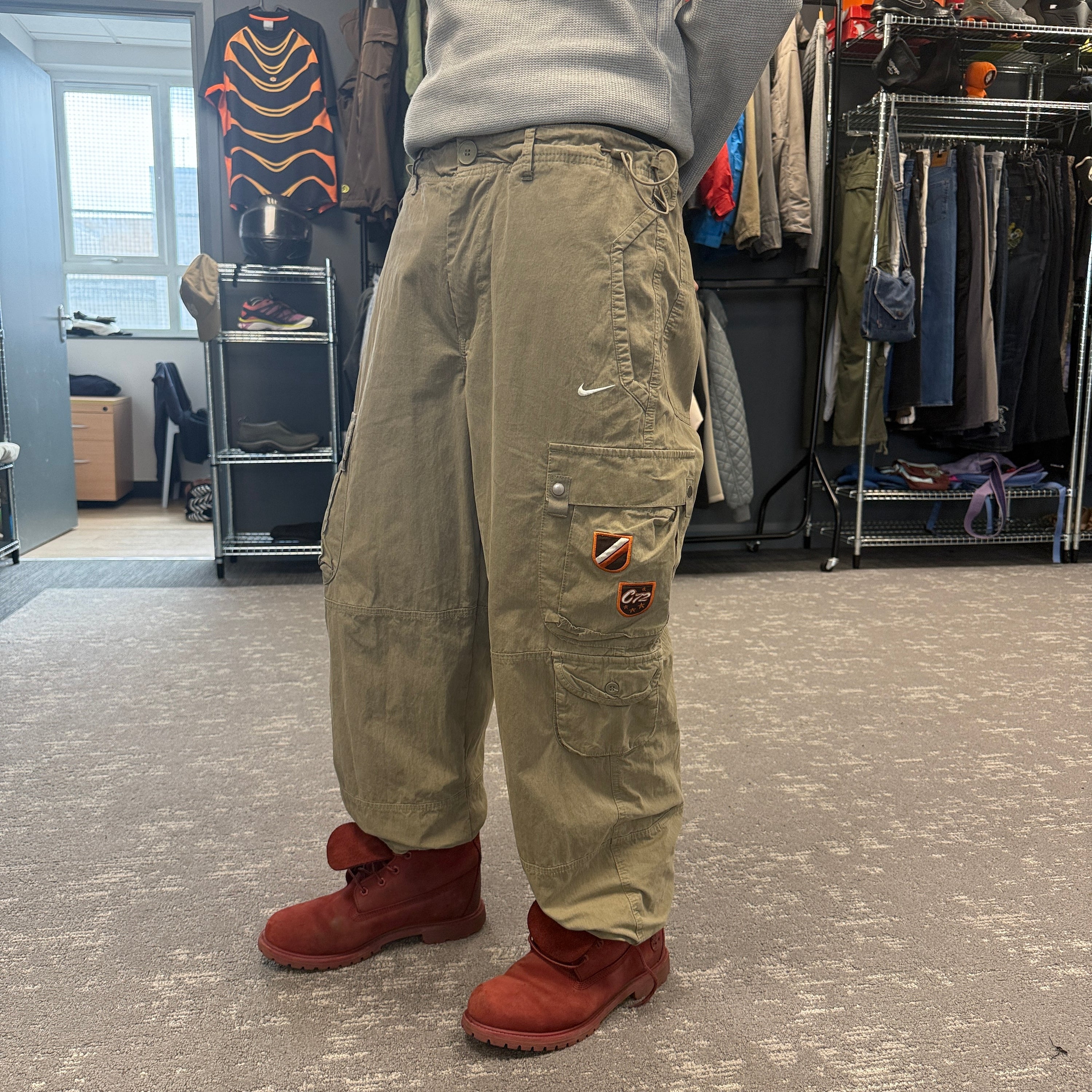 Nike cortiez 2000's baggy technical cargo bottoms (M)
