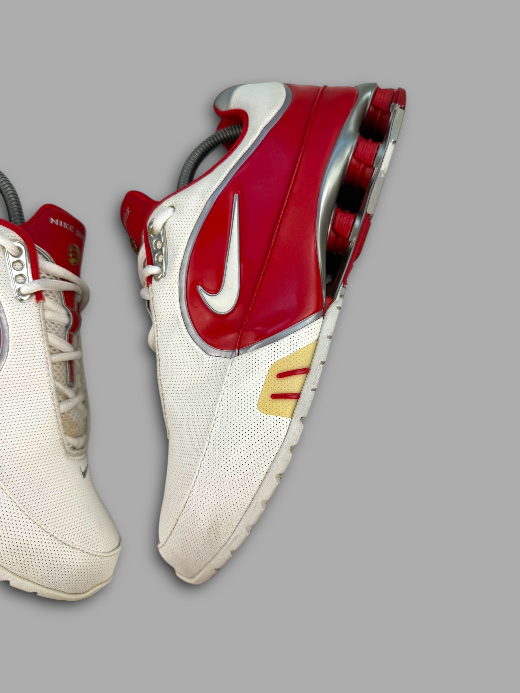 Nike shox electric 'red and white' 2004 (UK9)