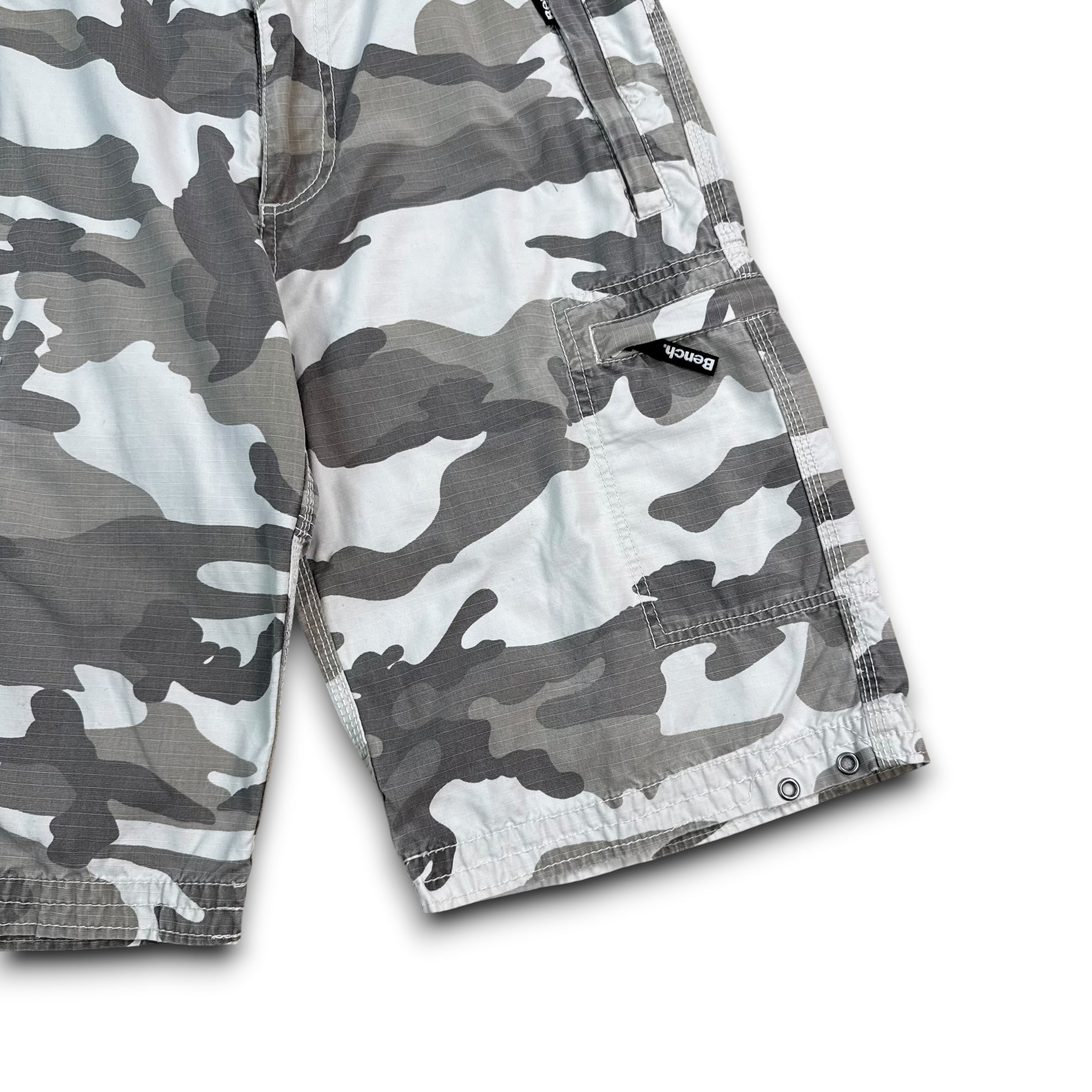 Bench 2000's light camo cargo shorts (S)