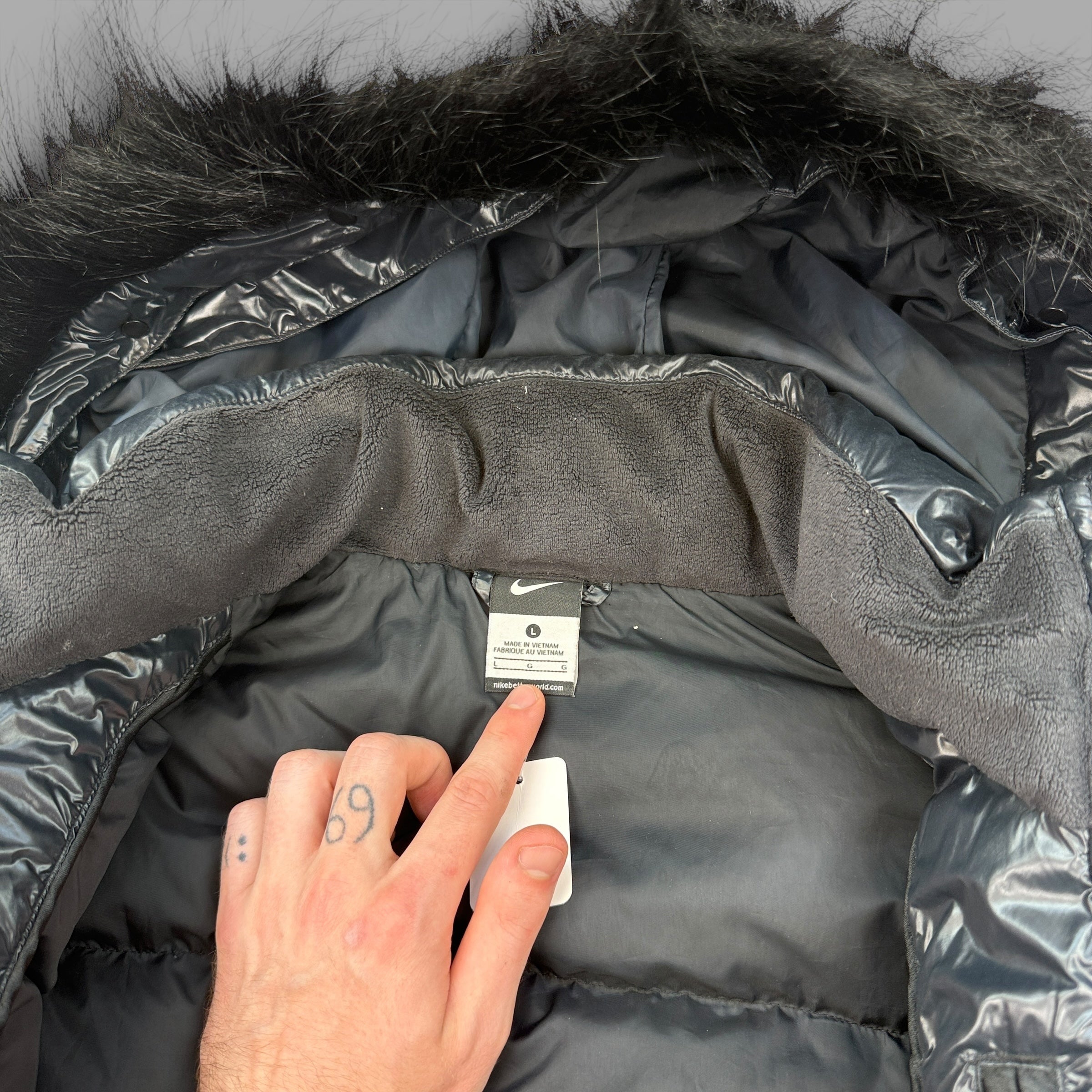 Nike 2000's downfilled shimmer puffer w/fur hood (L) wms