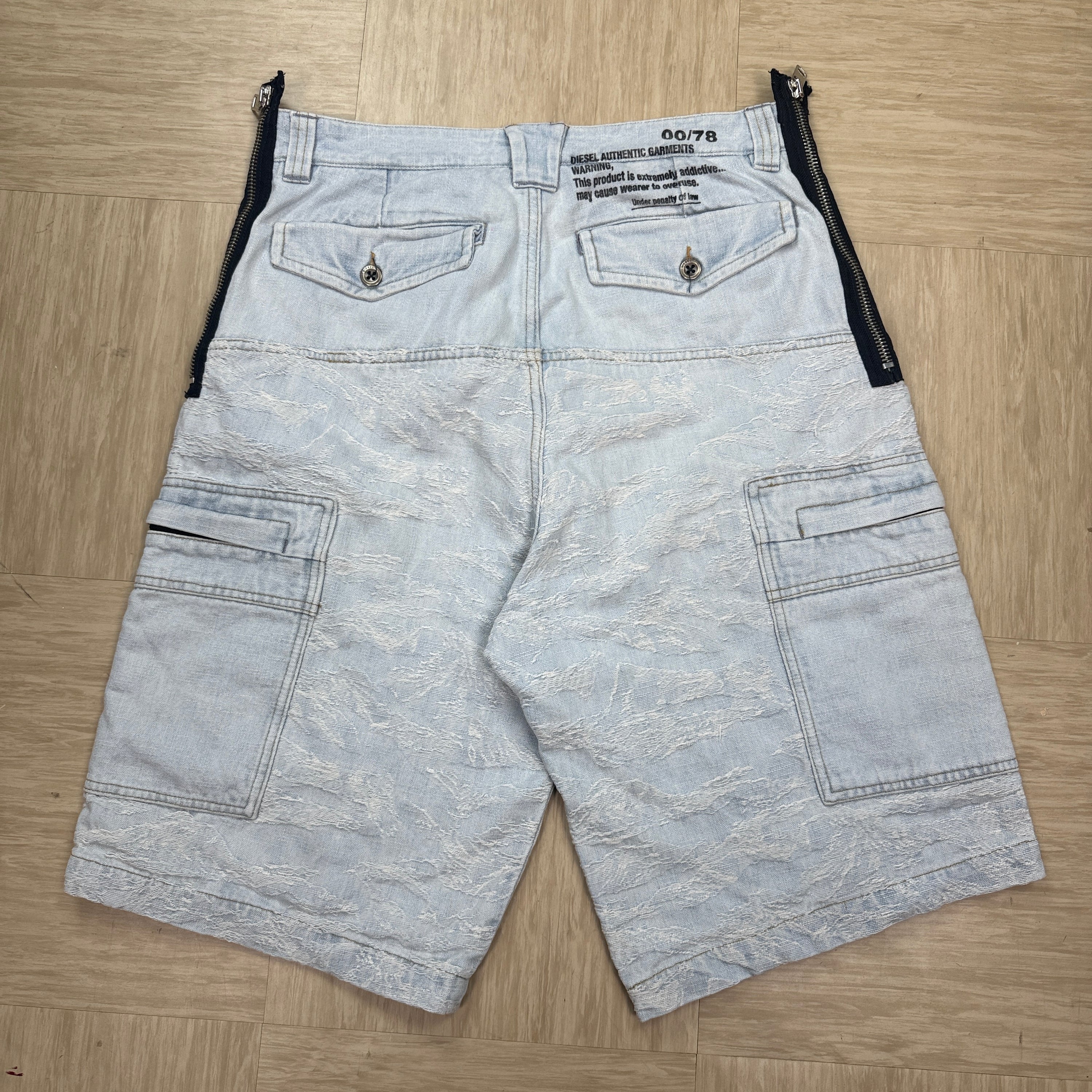 Diesel 2000's baggy wide leg embroidered jean shorts (M)
