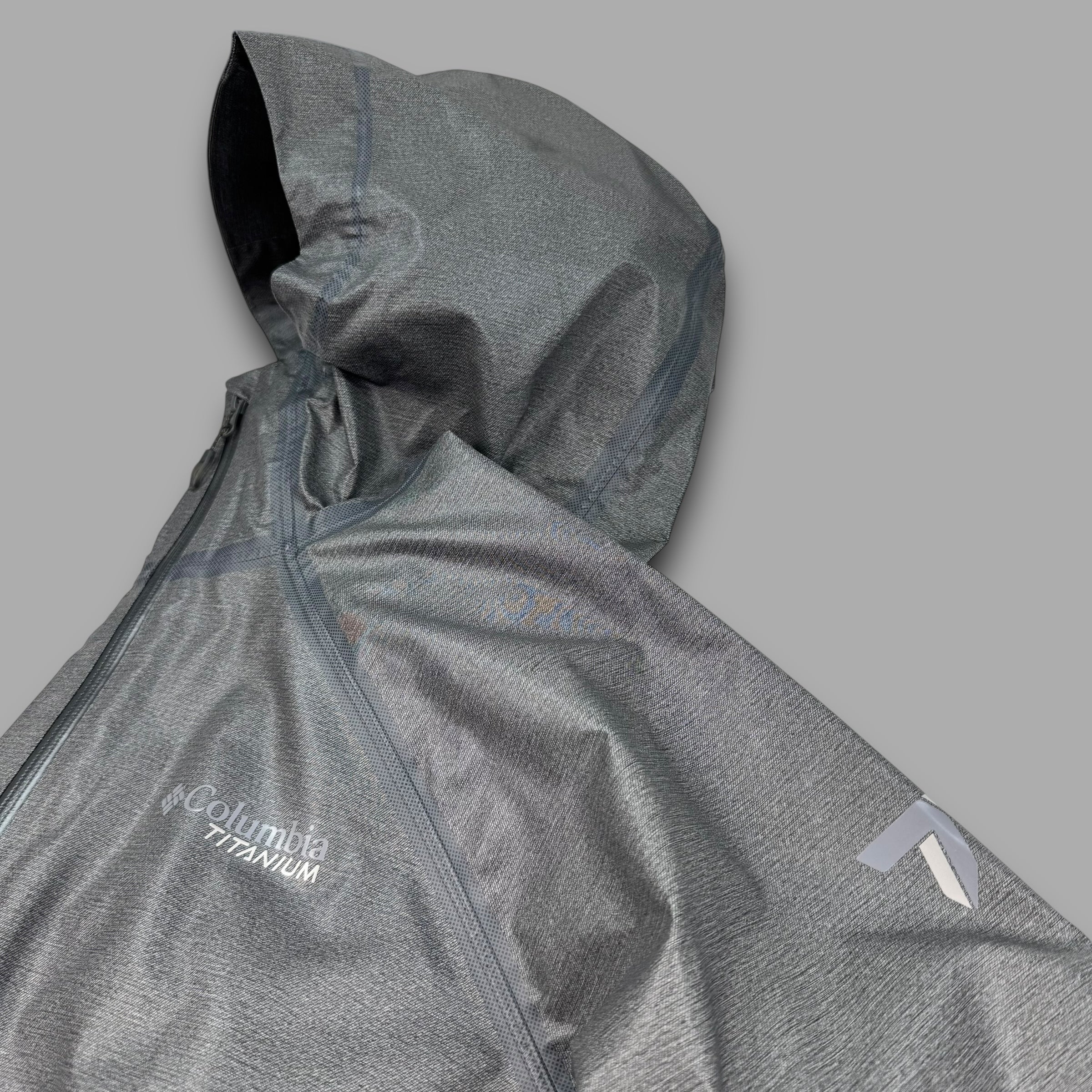 Columbia titanium 2000's taped seams technical lightweight shell jacket (XL)