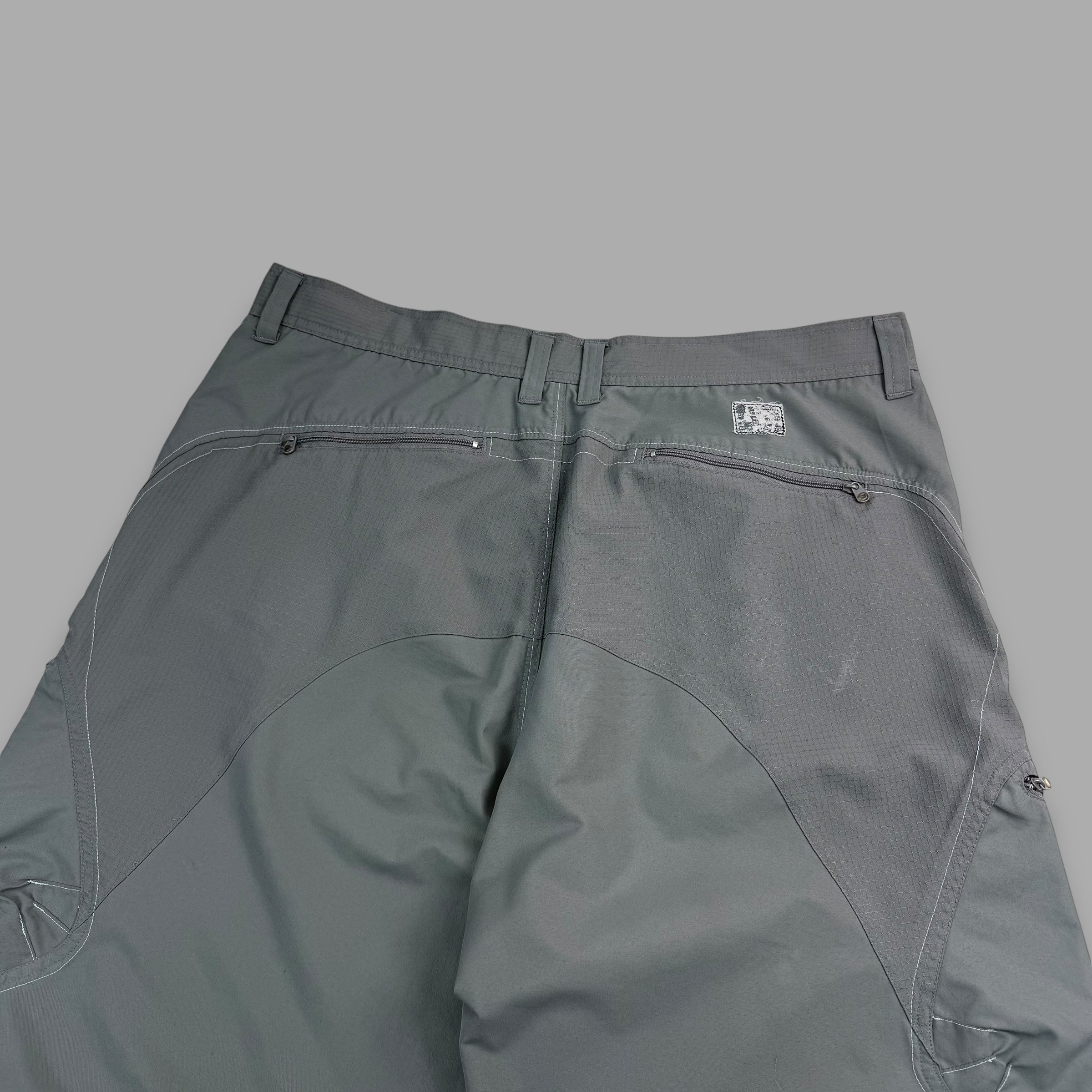 Oakley 2005 technical panelled baggy shorts (L)