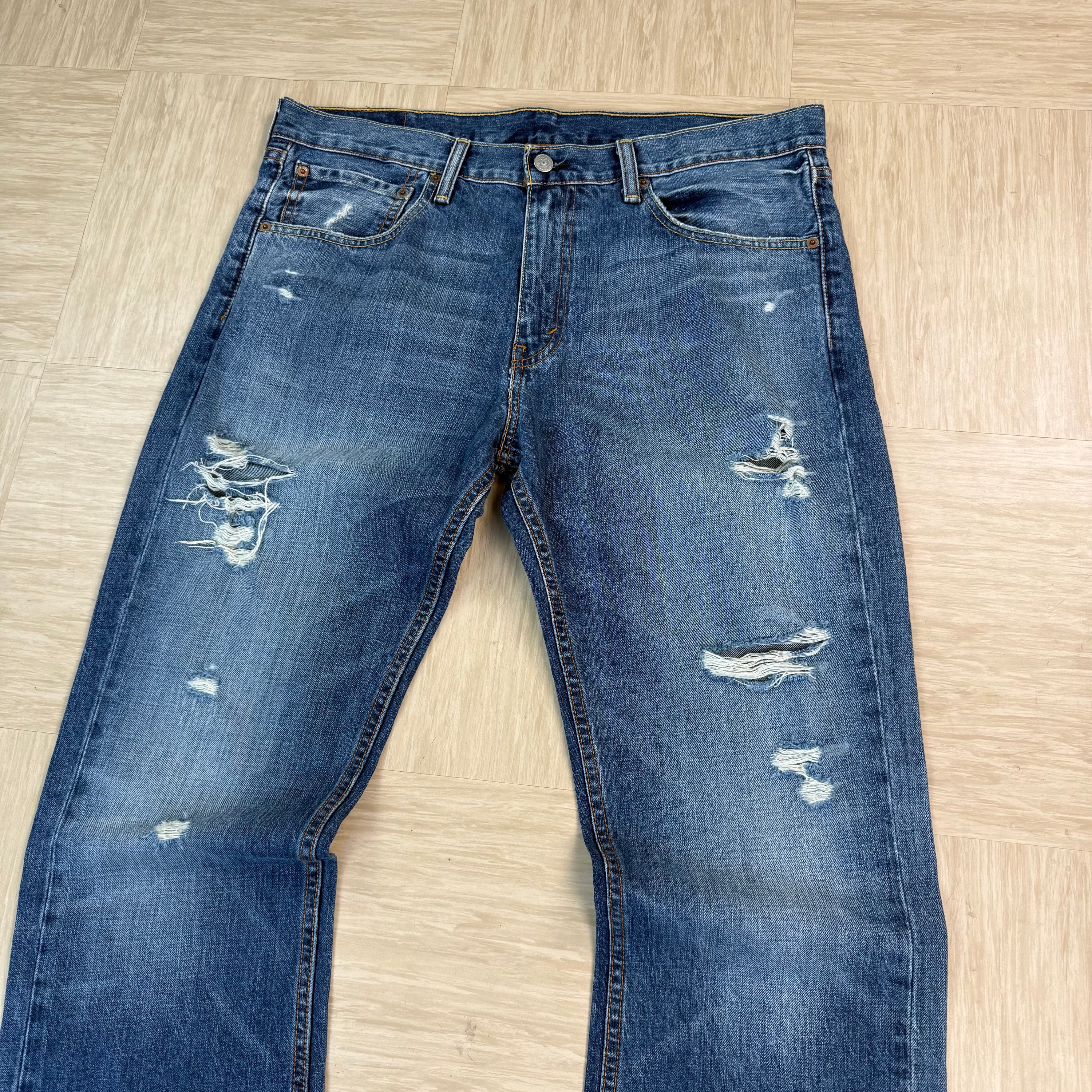 Levi's 527 2000's distressed long leg relaxed denim bootcut jeans (L-XL)