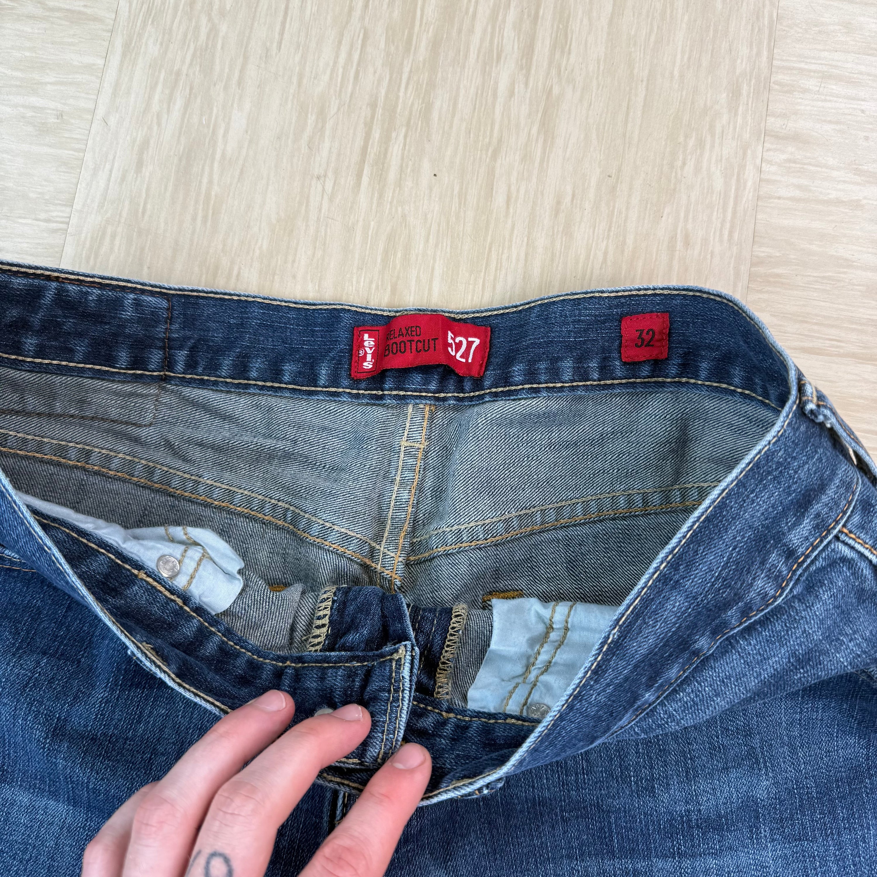 Levi's 527 2000's relaxed bootcut worn denim jeans (S)