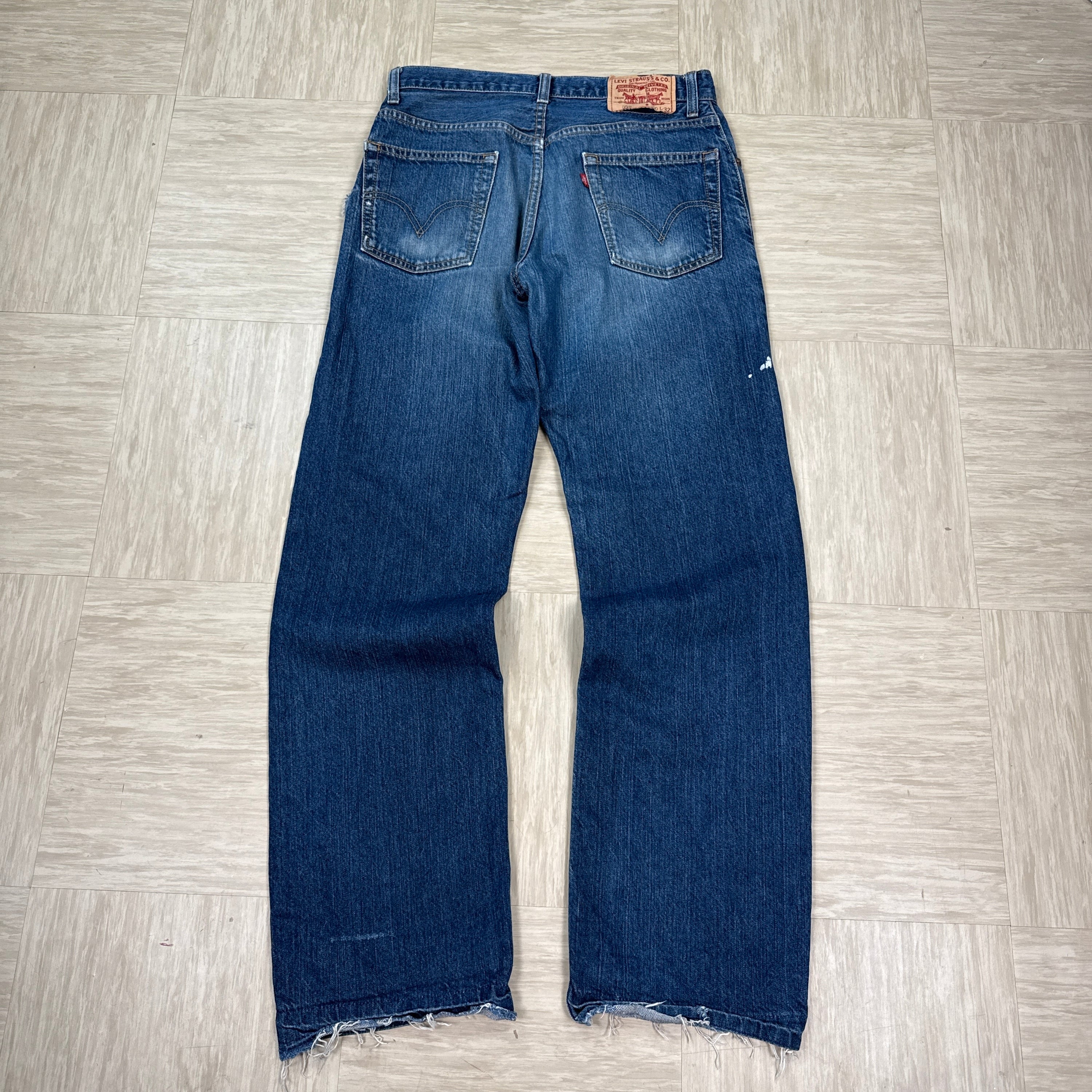 Levi's 559 2000's relaxed straight fit distressed jeans (S-M)