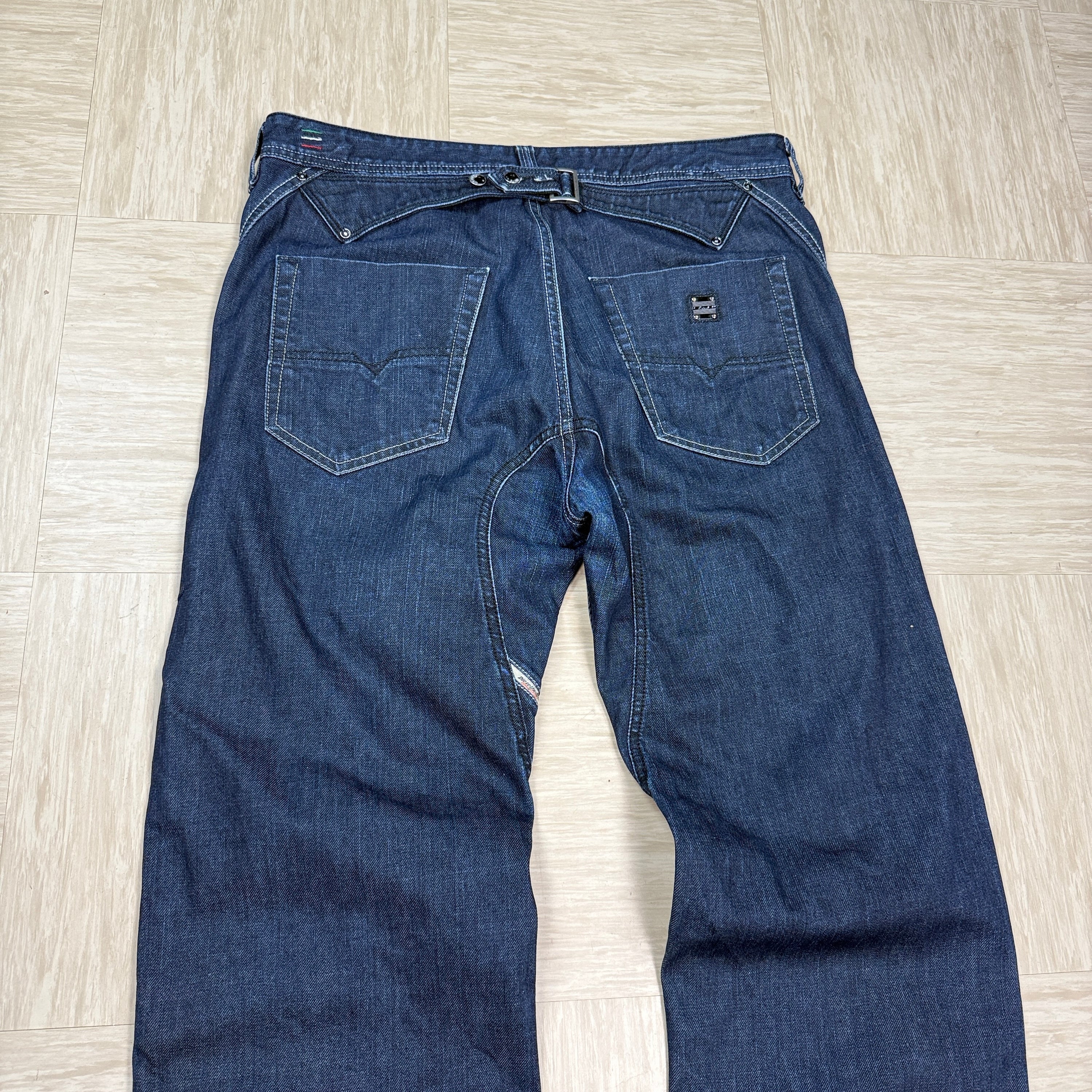 Diesel pheyo 2000's relaxed bootcut dark denim contrast stitch jeans (M-L)