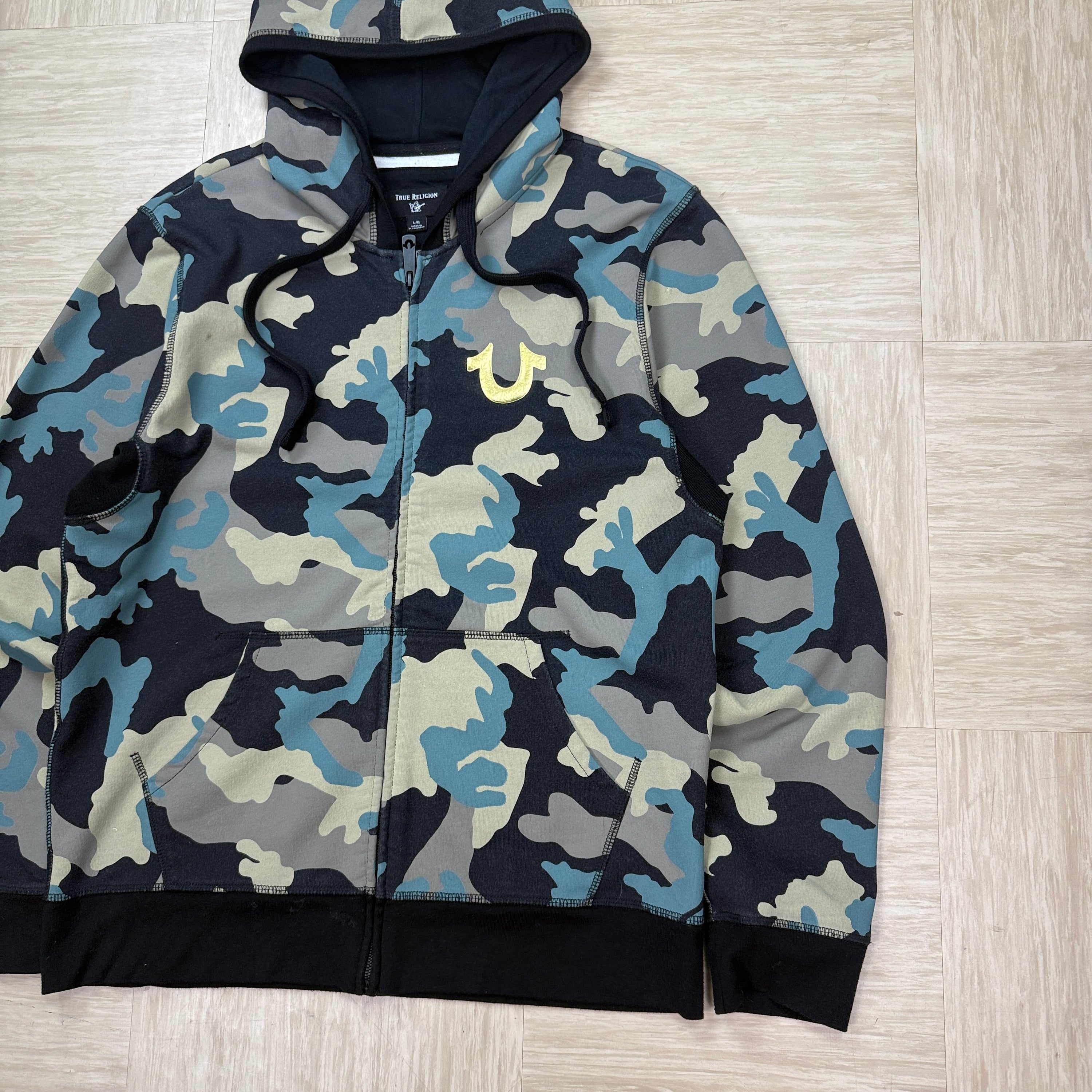 True religion 2000's zip up graphic camo print hoodie (L)
