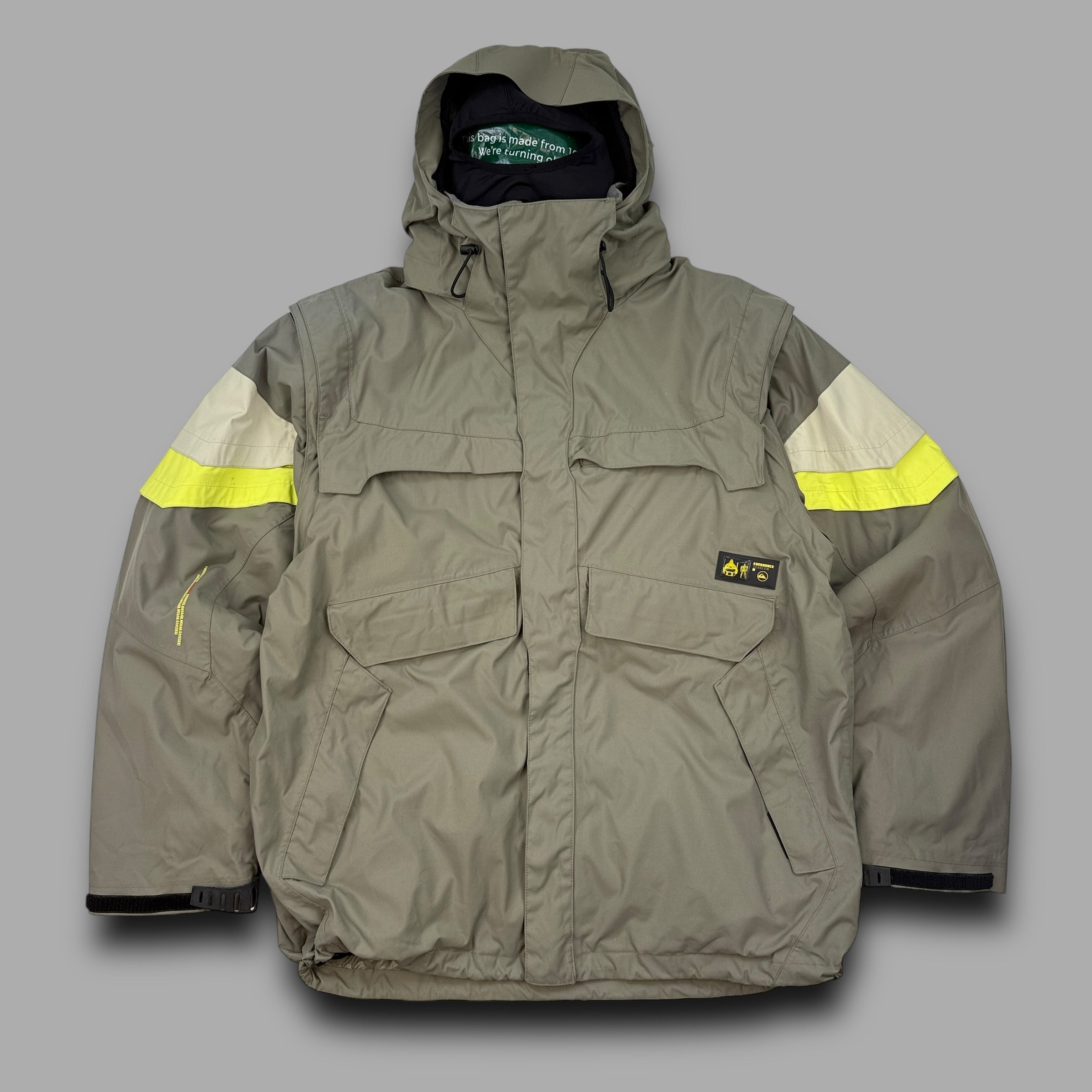 Quiksilver endurance series 2000's technical multi-pocket panelled ski jacket (L)