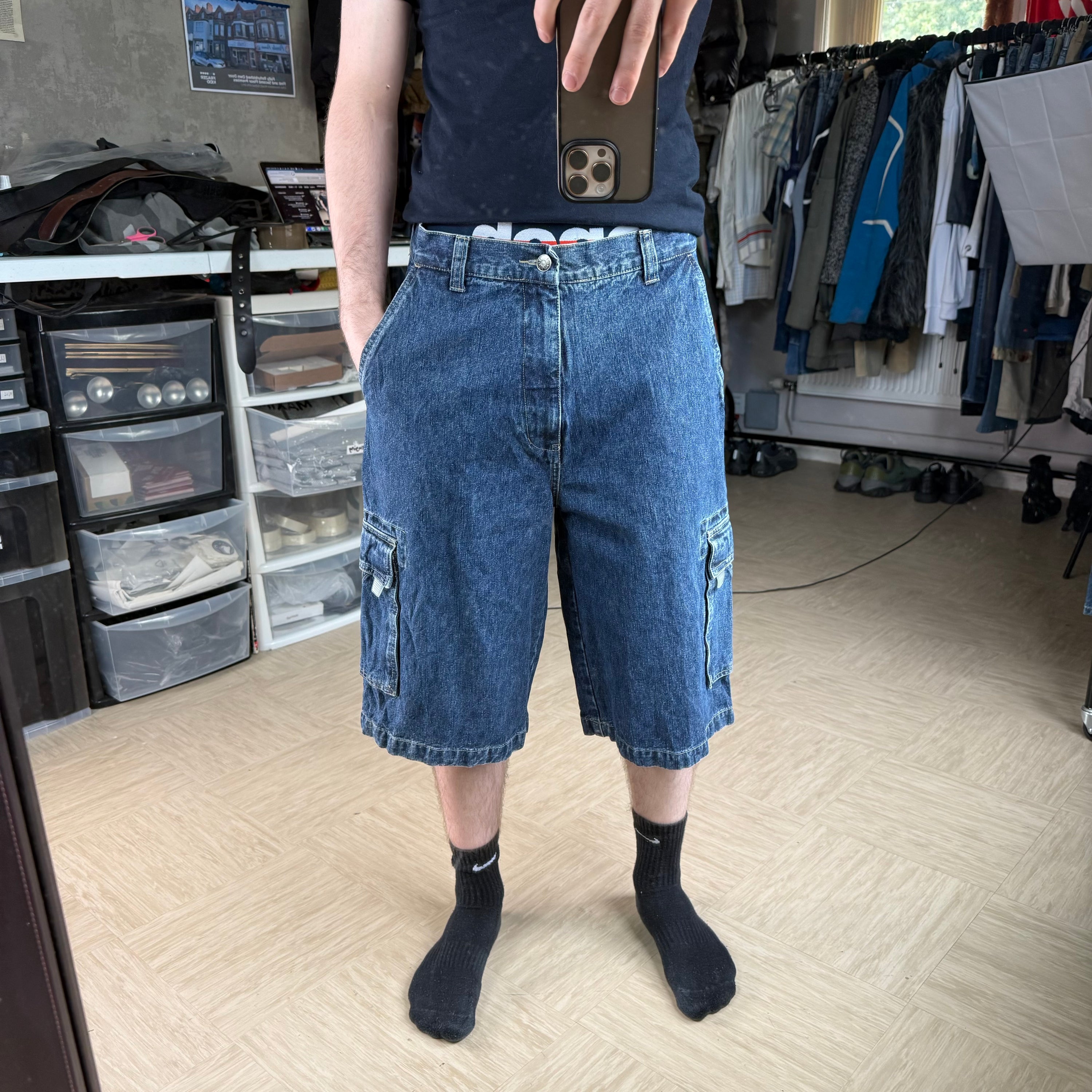 Vintage utility 2000's baggy dark denim cargo jorts (S-M)