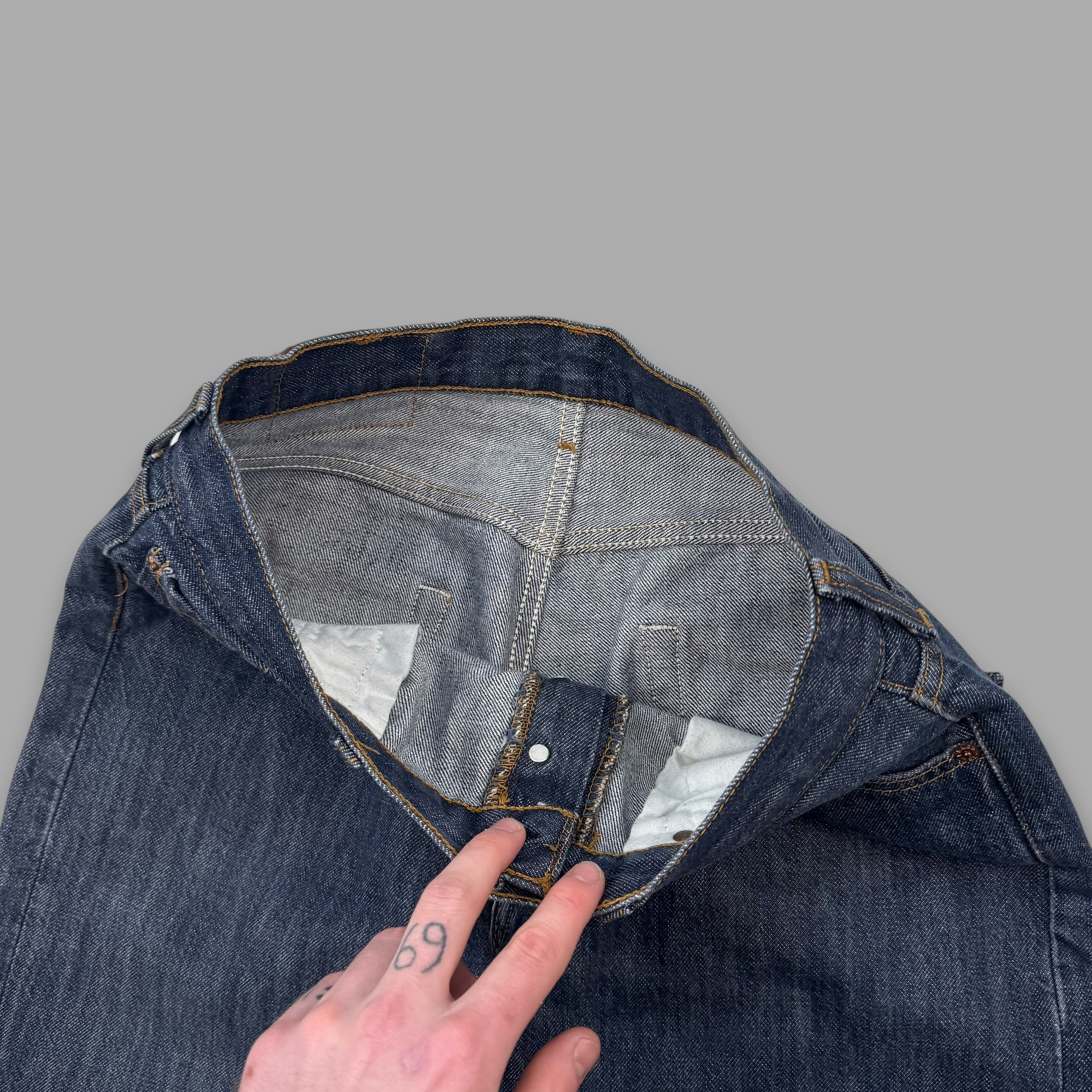 Levi 501 relaxed straight fit denim jeans (M)