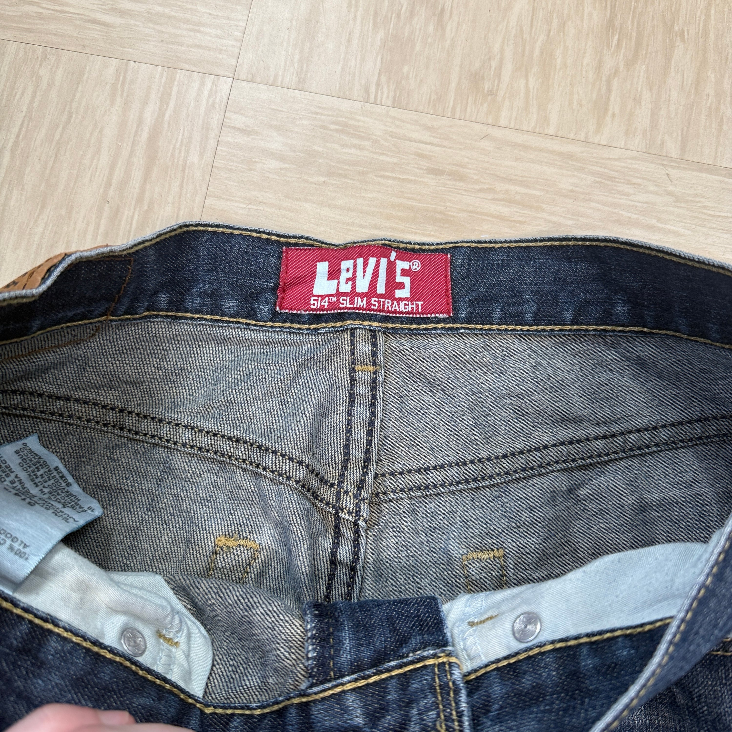 Levi's 514 2000's slim straight fit denim jeans (S)
