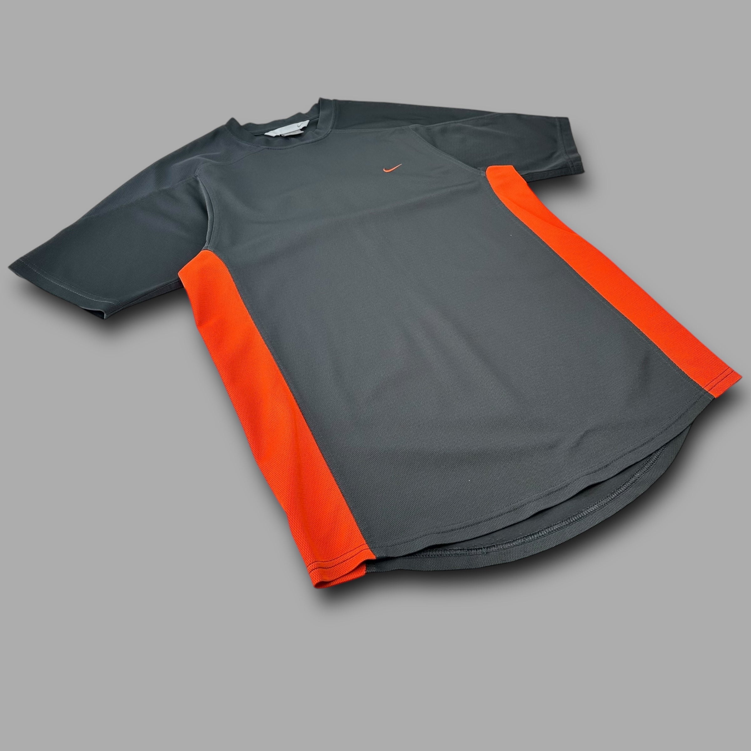 Nike 2000's panelled two-tone breathable active tee (M)