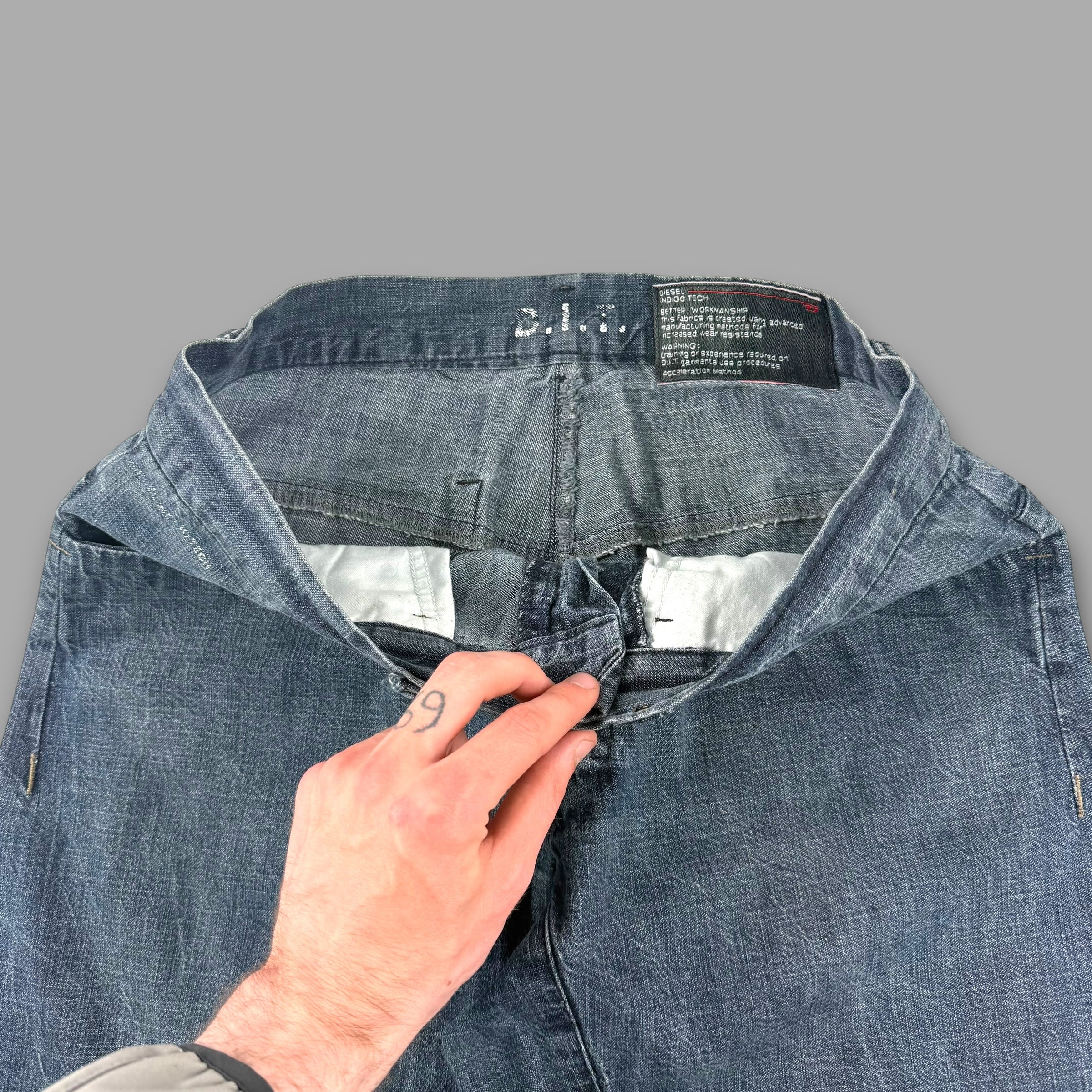 Diesel 2000's relaxed straight leg jeans (S)
