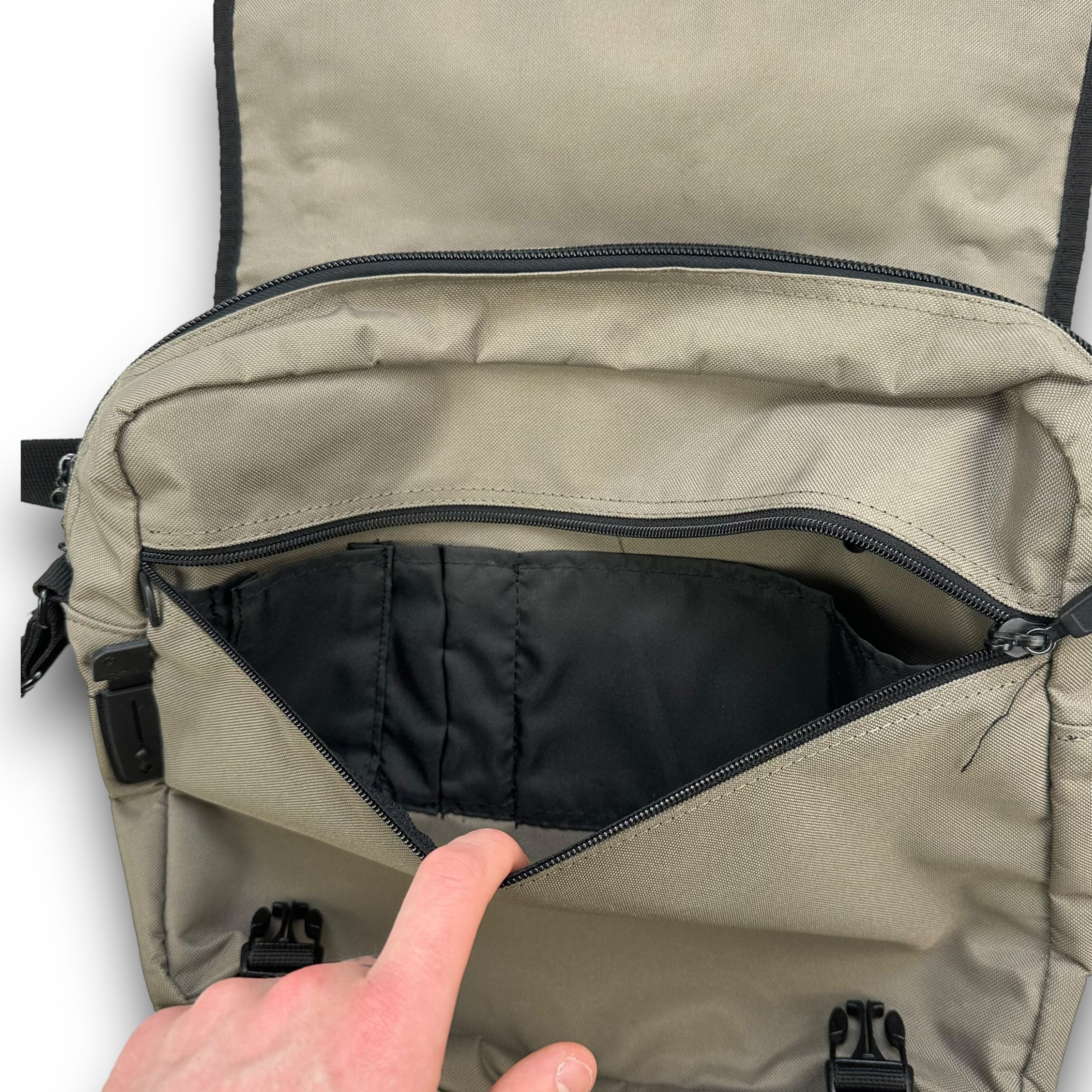 Samsonite 2000’s technical messenger bag (OS)