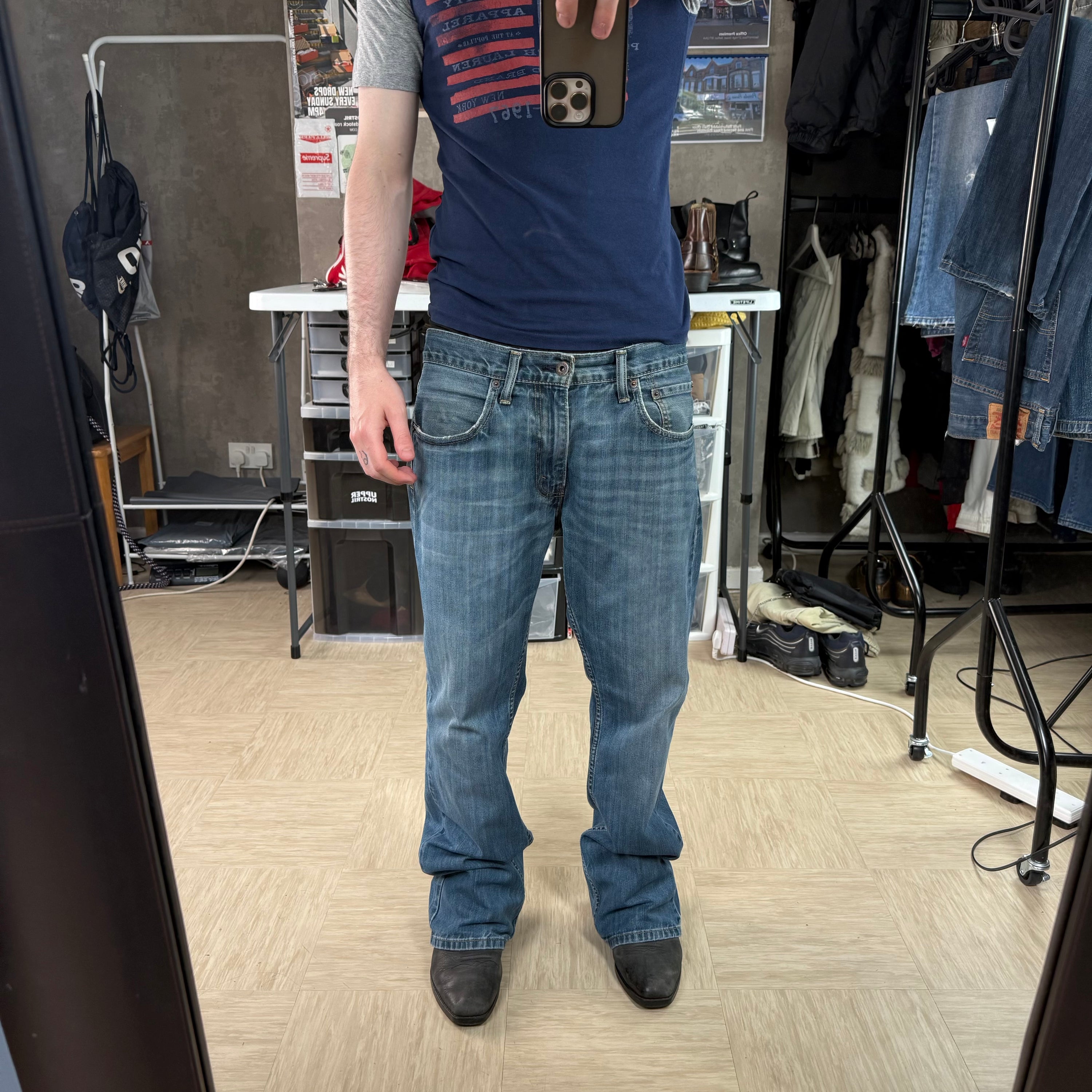 Levi's 2000's relaxed denim bootcut jeans (M)