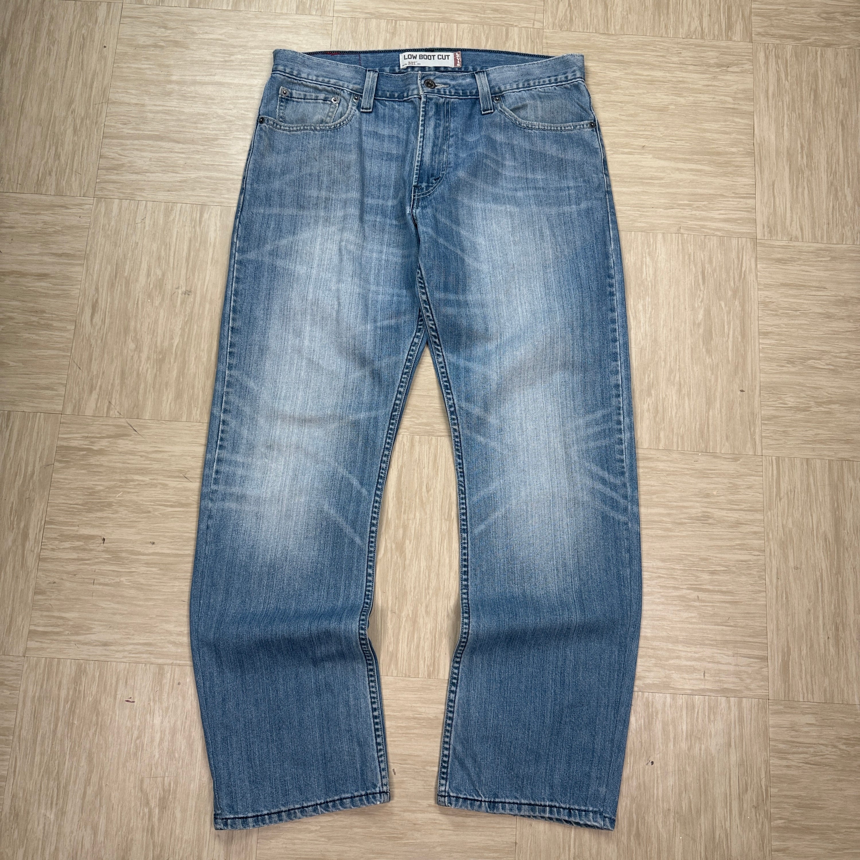 Levi's 527 2000's low waisted relaxed bootcut denim jeans (S-M)