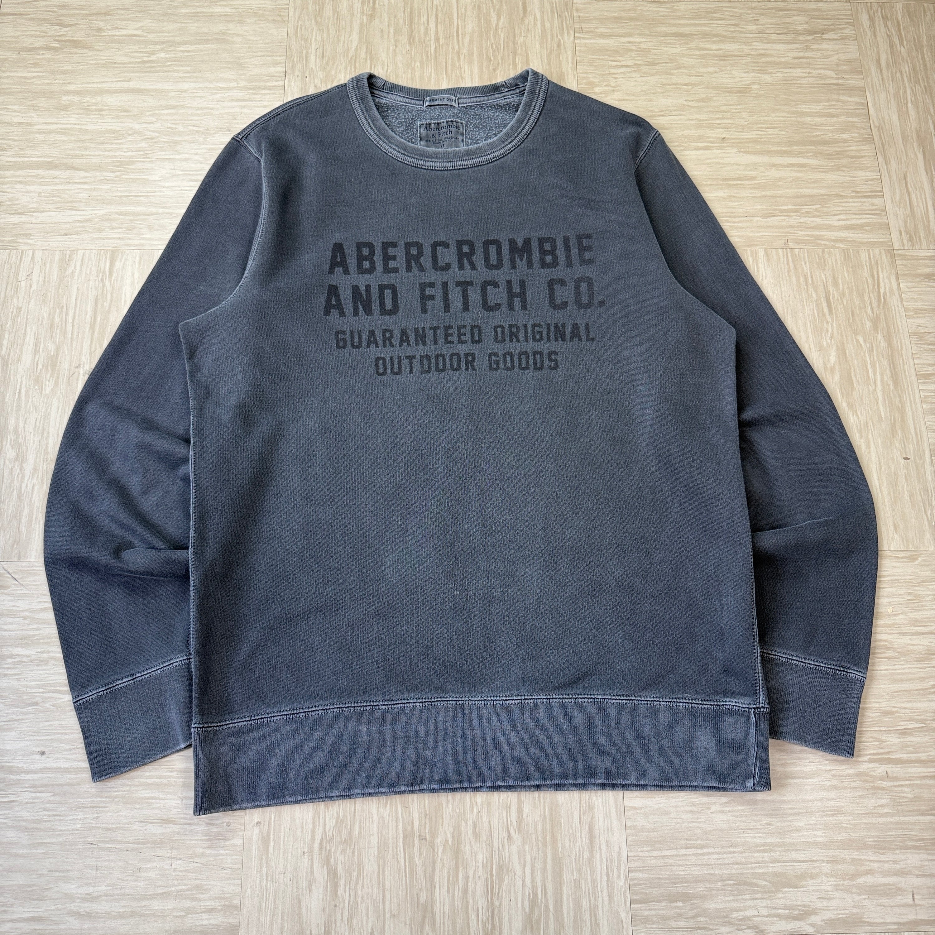 Abercrombie and fitch 2000's garment dyed pullover sweatshirt (XS)
