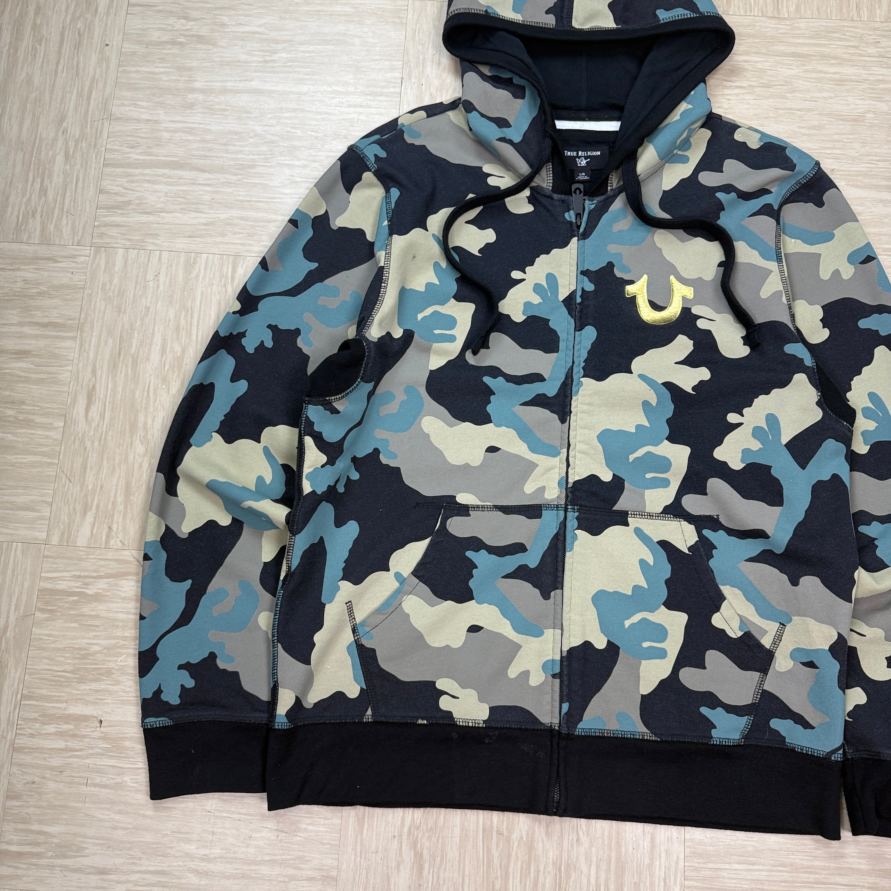 True religion 2000's zip up graphic camo print hoodie (L)