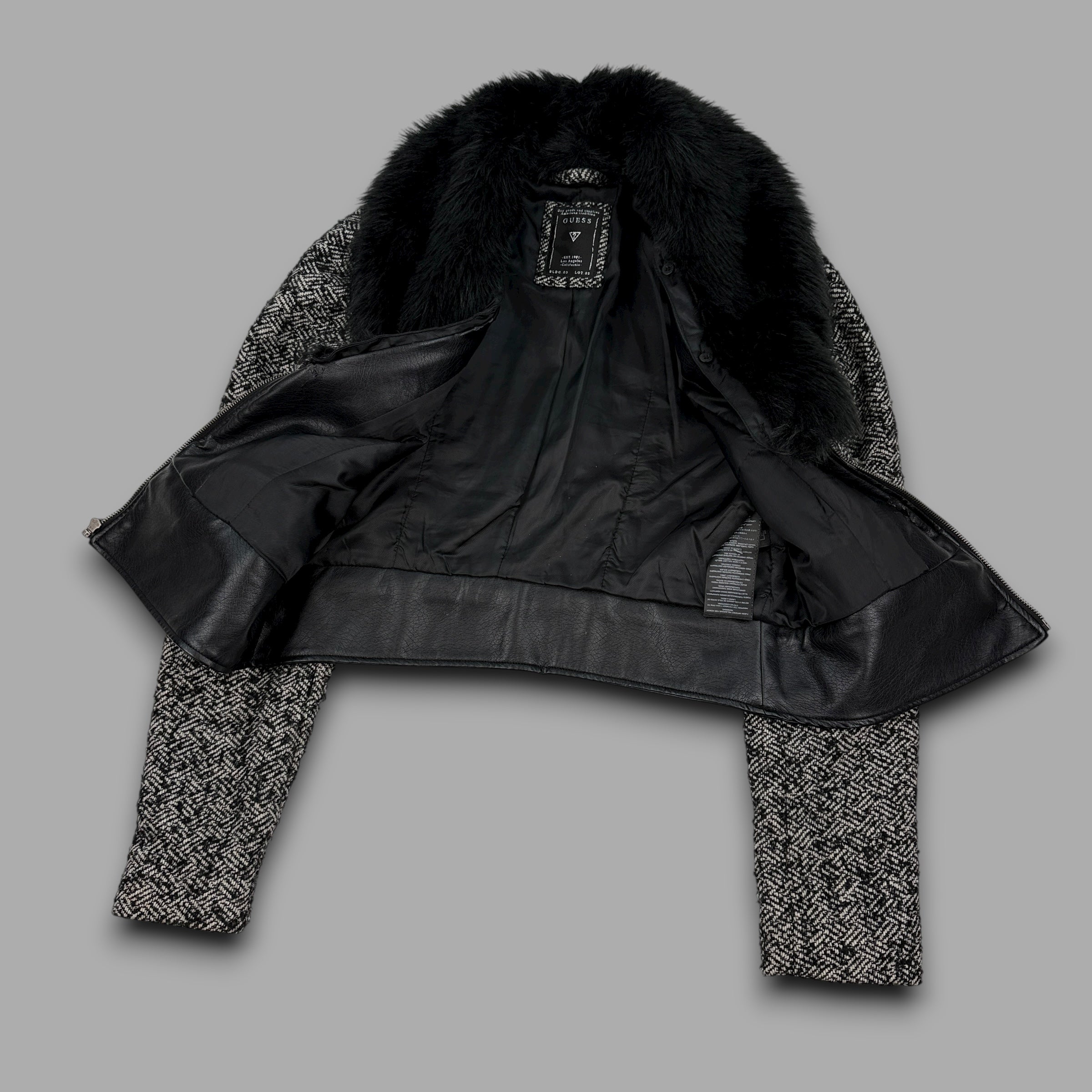 Guess 2000's cropped zip up fur trim jacket (S)